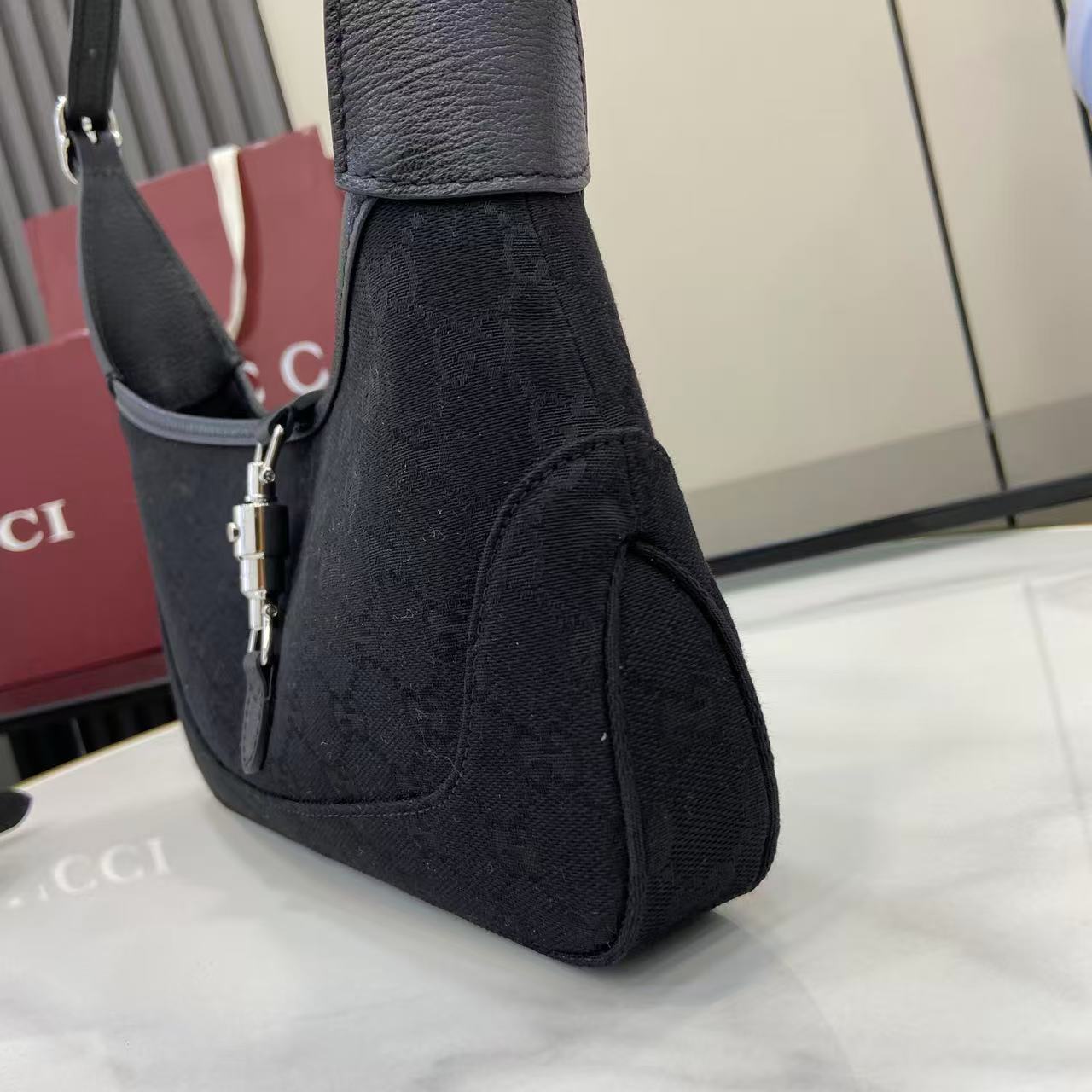 Gucci Jackie Slim Medium Shoulder Bag  - FashionPlug