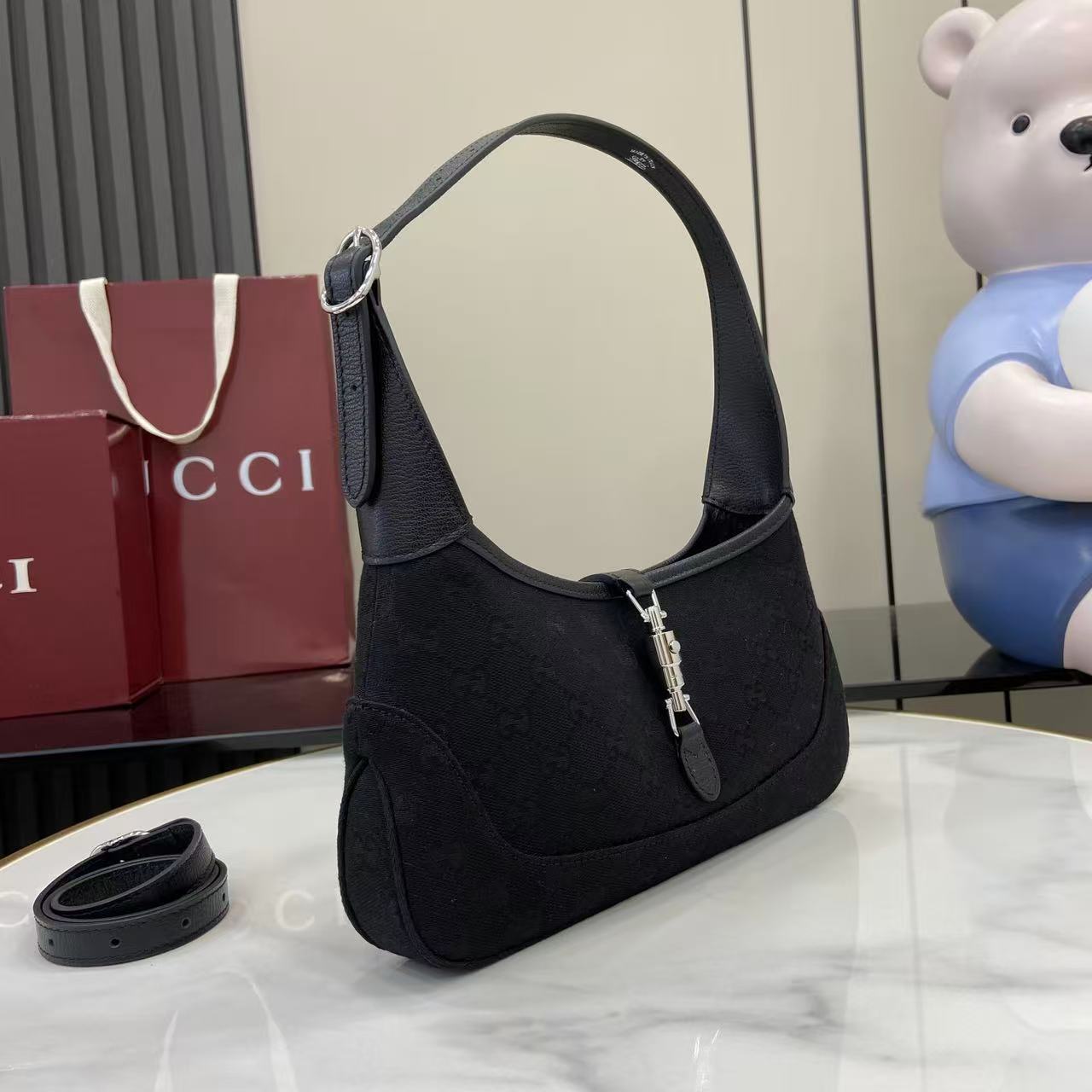 Gucci Jackie Slim Medium Shoulder Bag  - FashionPlug