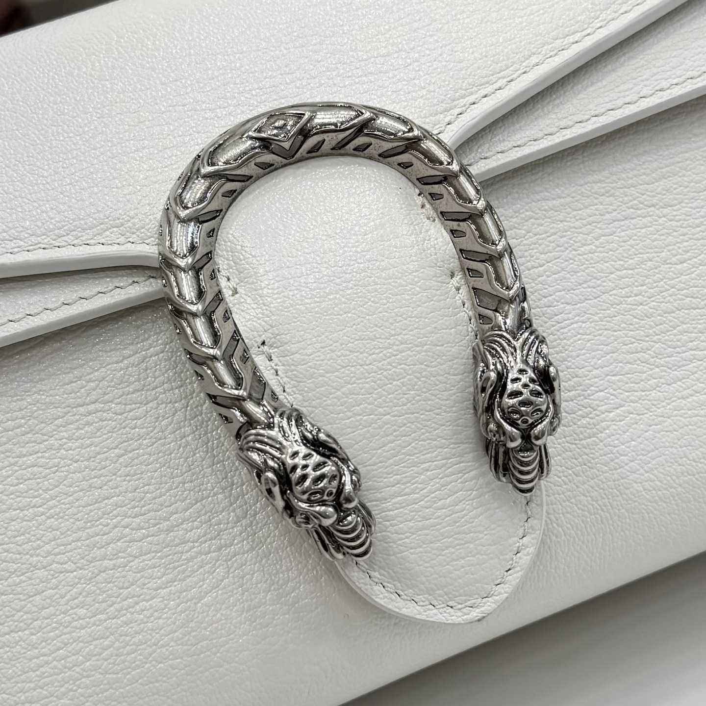 Gucci Dionysus Medium Shoulder Bag - FashionPlug