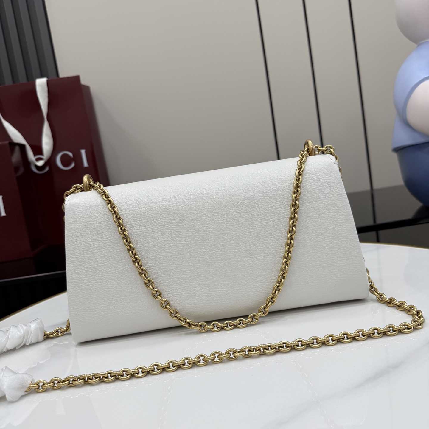 Gucci Dionysus Medium Shoulder Bag - FashionPlug