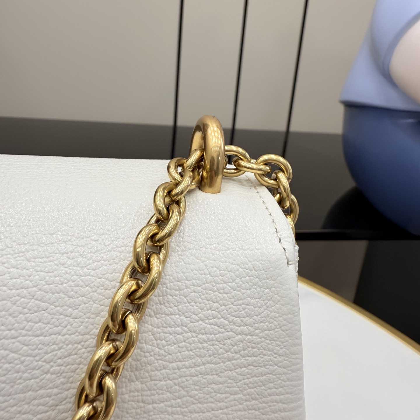 Gucci Dionysus Medium Shoulder Bag - FashionPlug