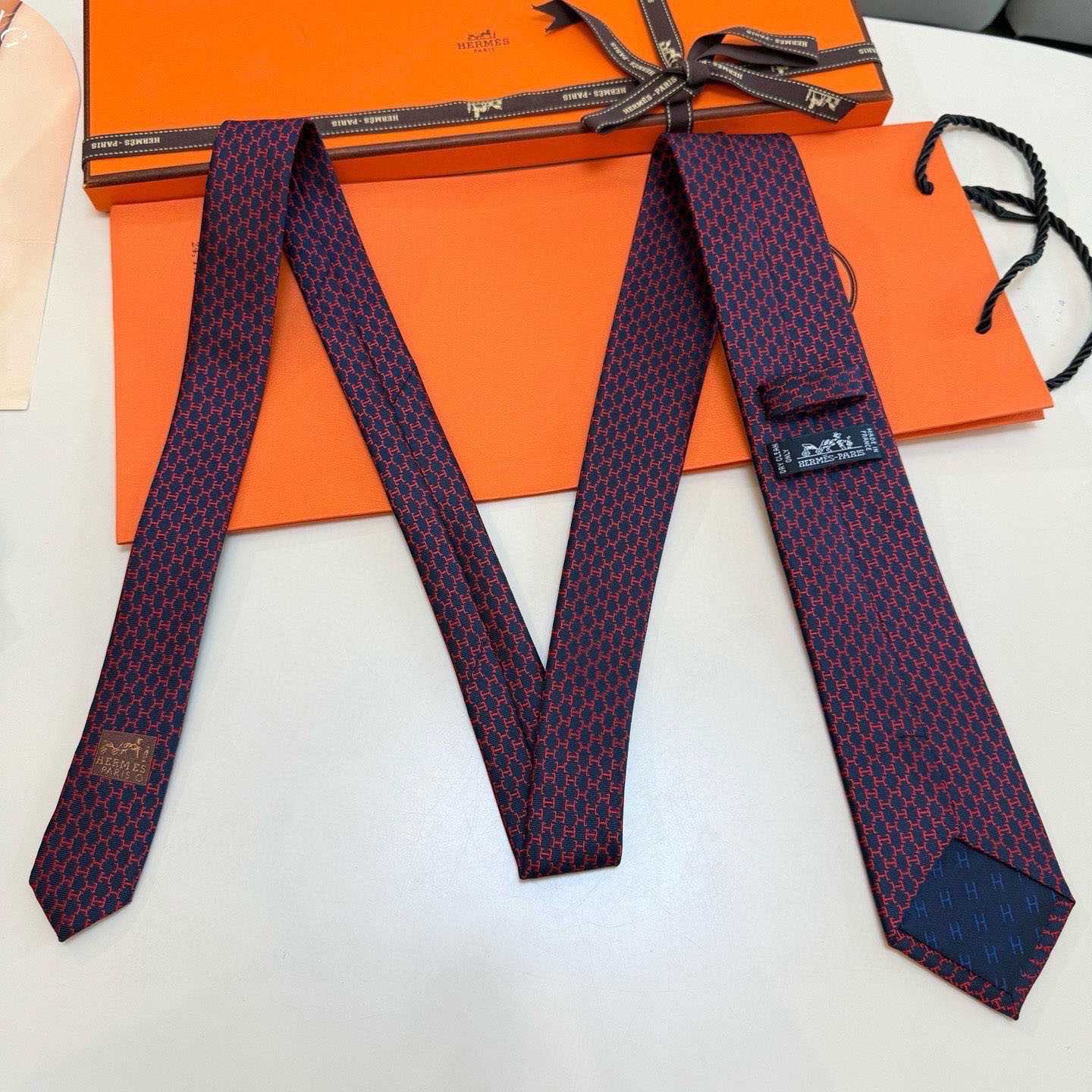 Hermes Dancing H Tie - FashionPlug