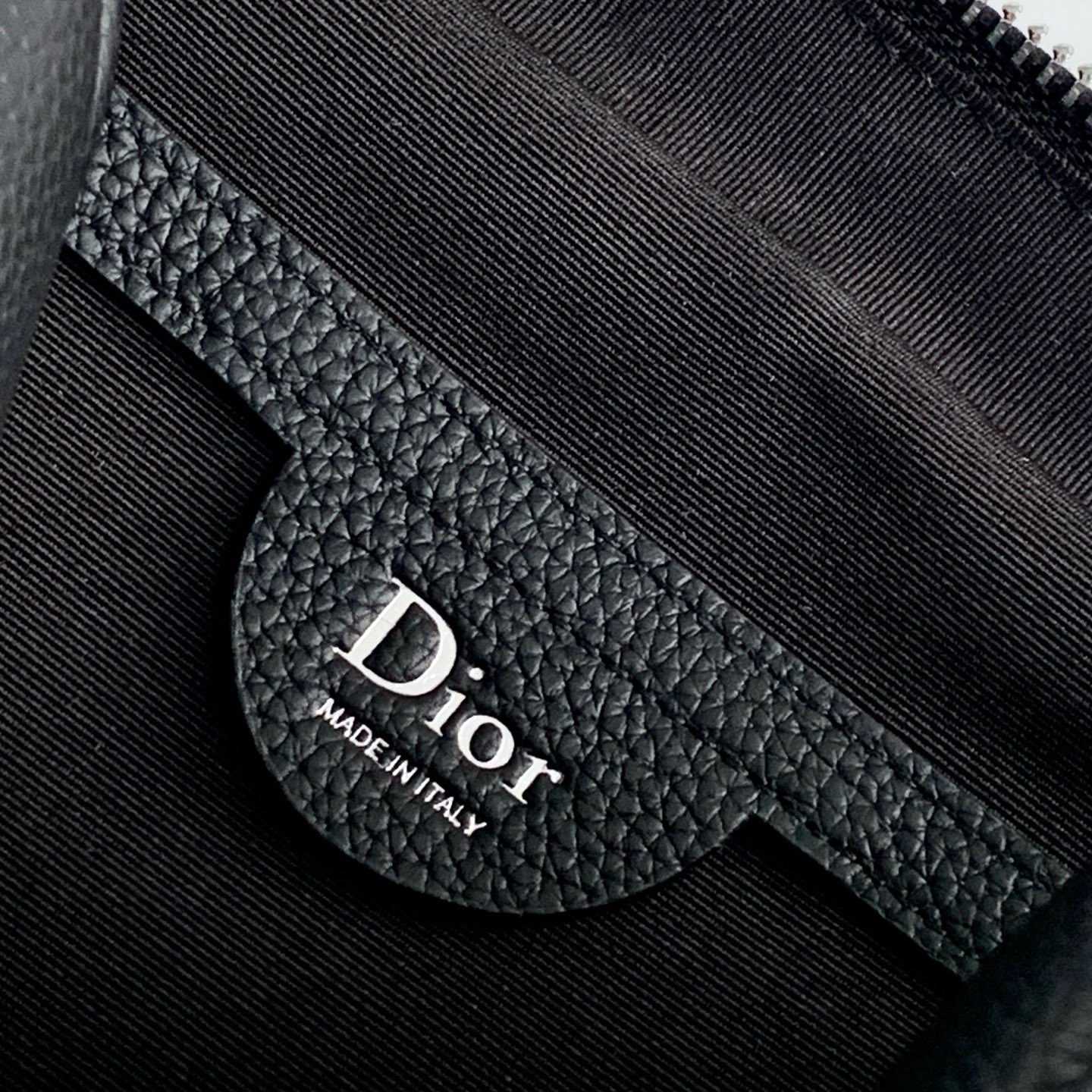 Dior Rider Zipped Messenger Bag - FashionPlug