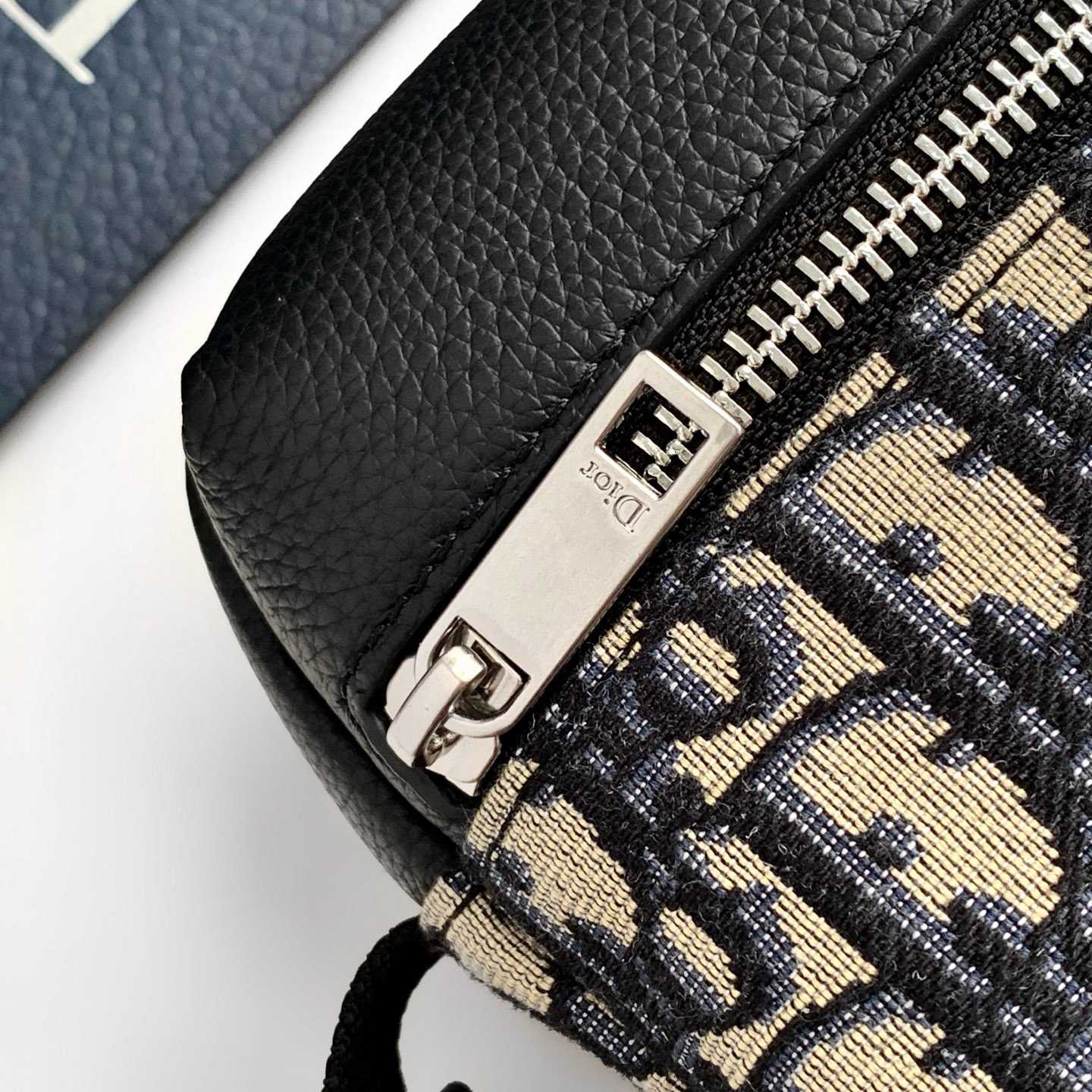 Dior Rider Zipped Messenger Bag - FashionPlug