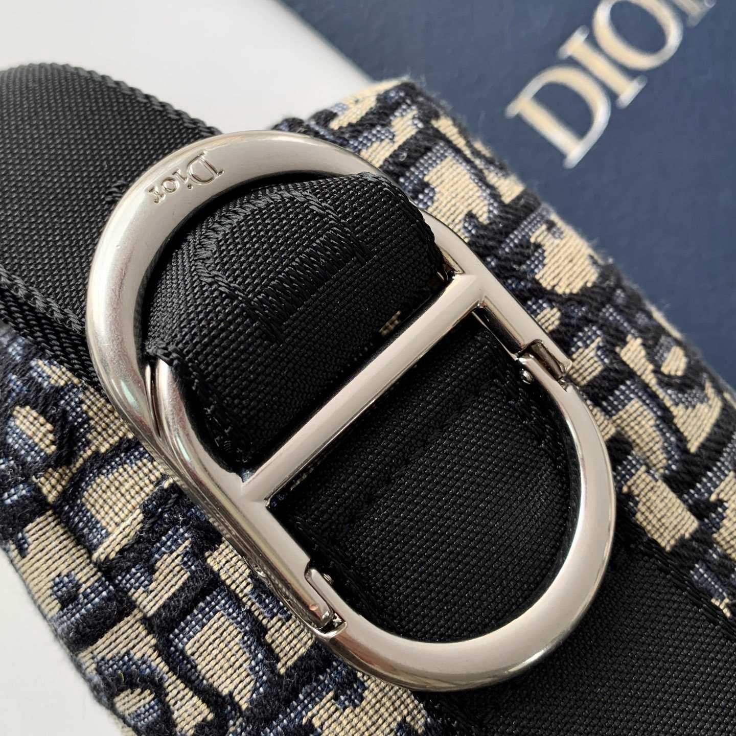 Dior Rider Zipped Messenger Bag - FashionPlug