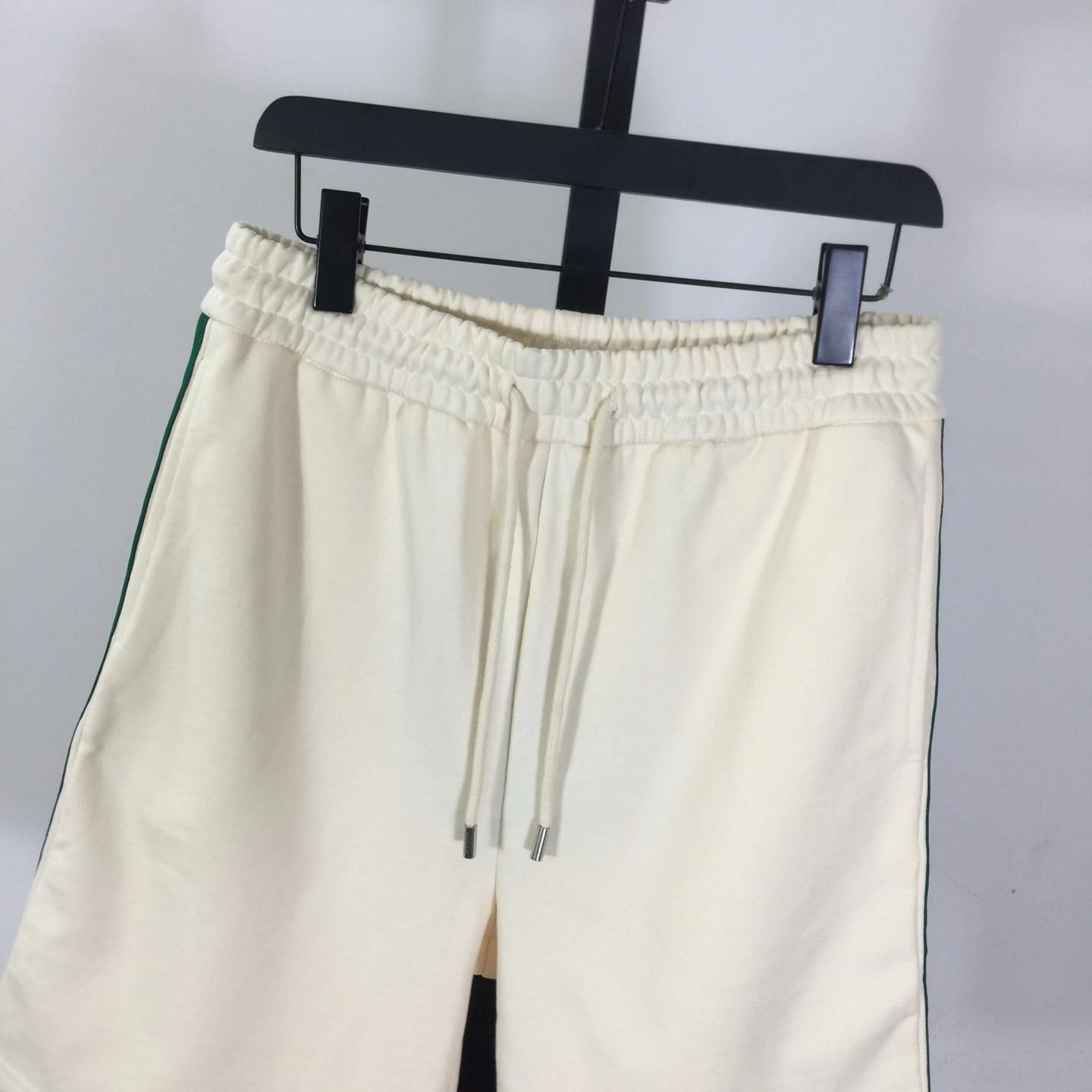 Gucci Men's Bermuda shorts  - FashionPlug