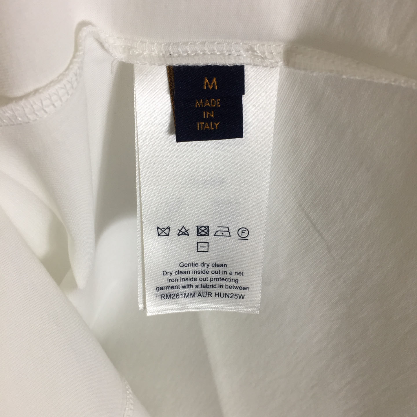 Louis Vuitton Slim Fit Signature T-Shirt 1AK7GL - FashionPlug