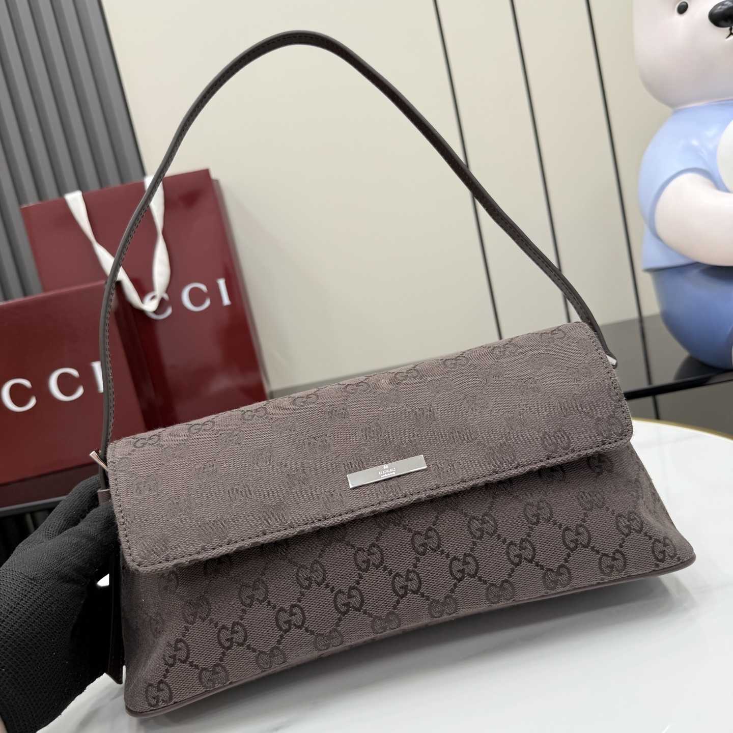 Gucci Madison Medium Shoulder Bag - FashionPlug