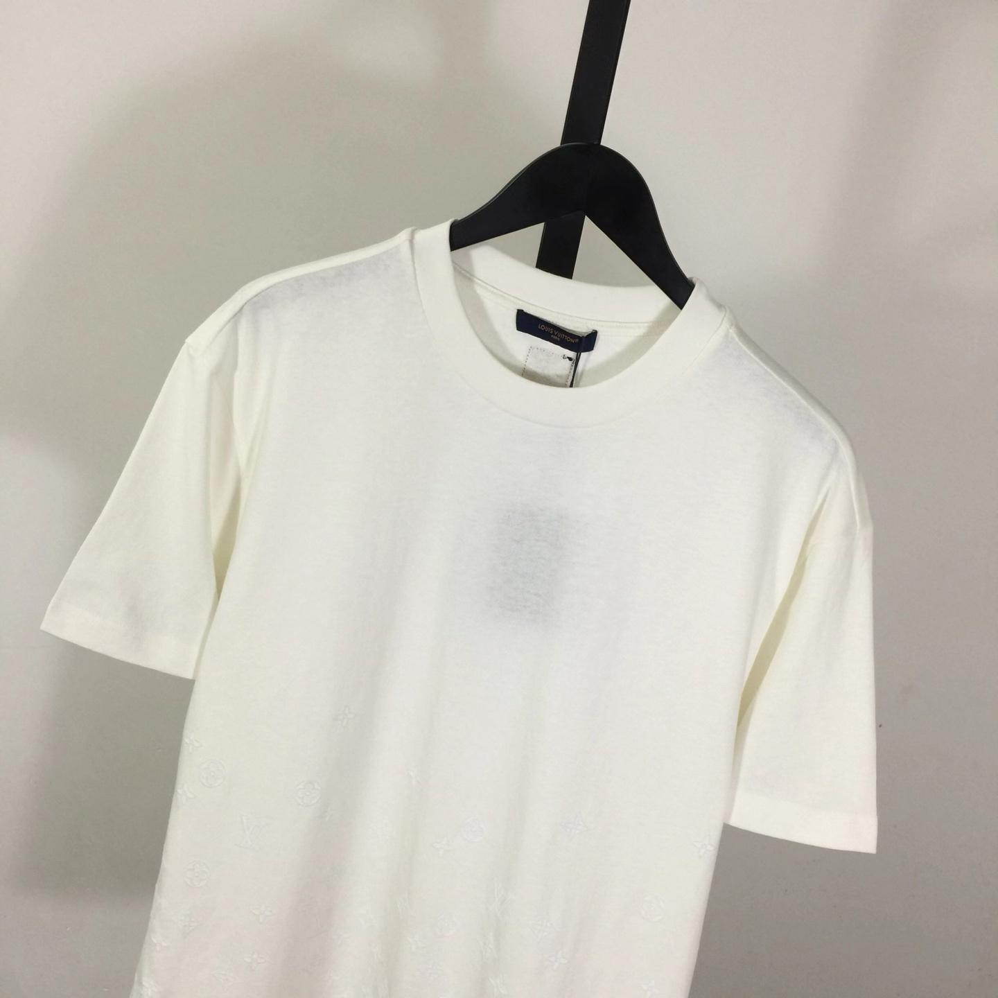 Louis Vuitton Flock Print Monogram Gradient T-Shirt   1AK7LO - FashionPlug