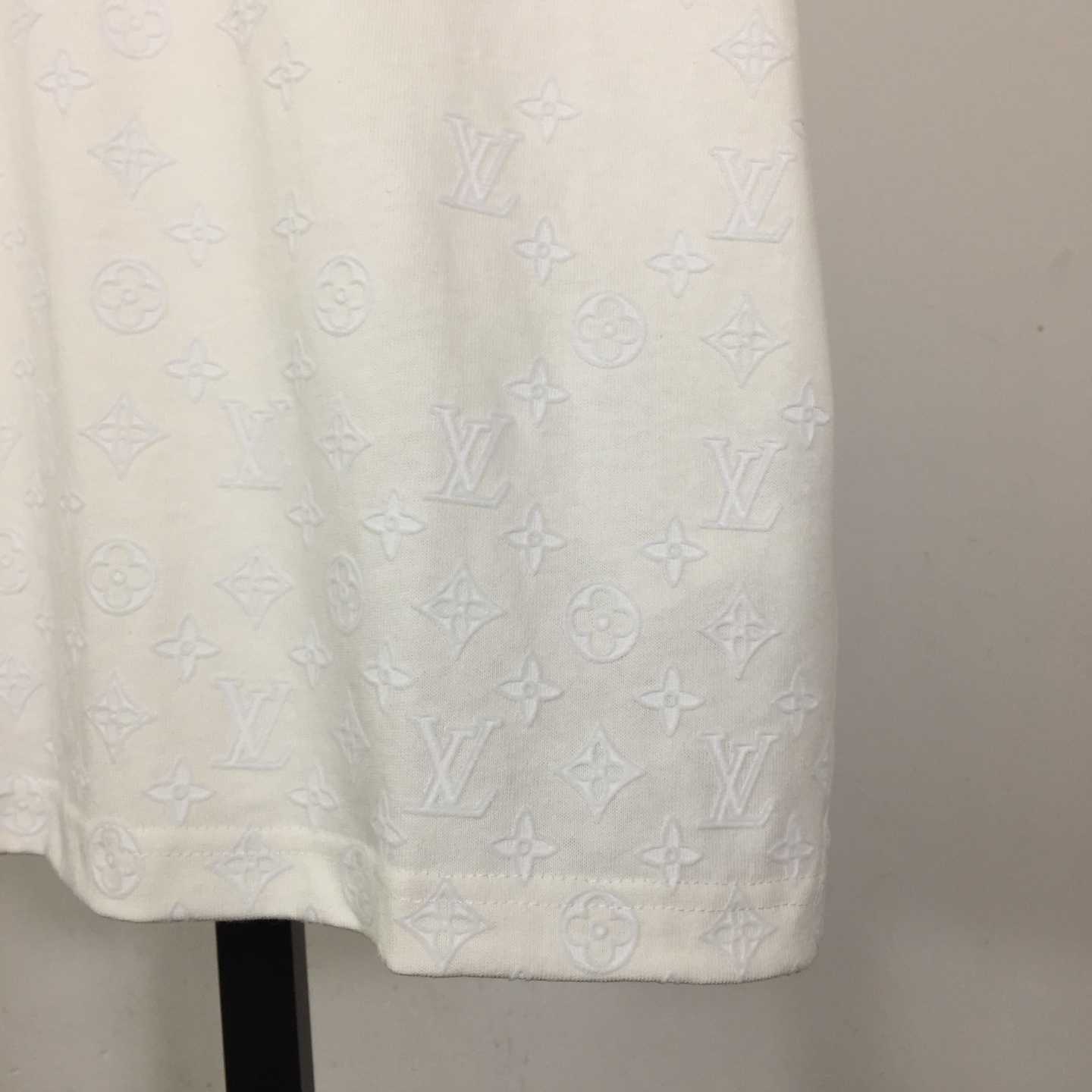 Louis Vuitton Flock Print Monogram Gradient T-Shirt   1AK7LO - FashionPlug