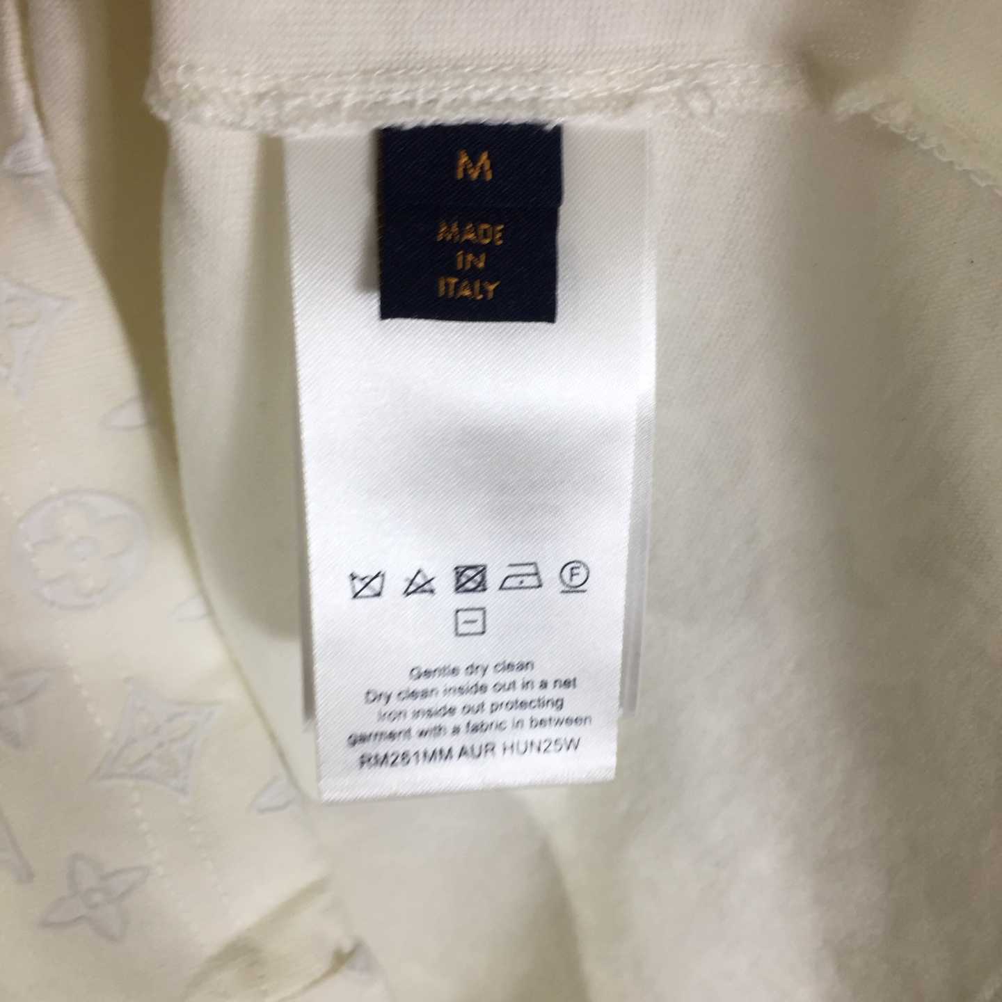 Louis Vuitton Flock Print Monogram Gradient T-Shirt   1AK7LO - FashionPlug