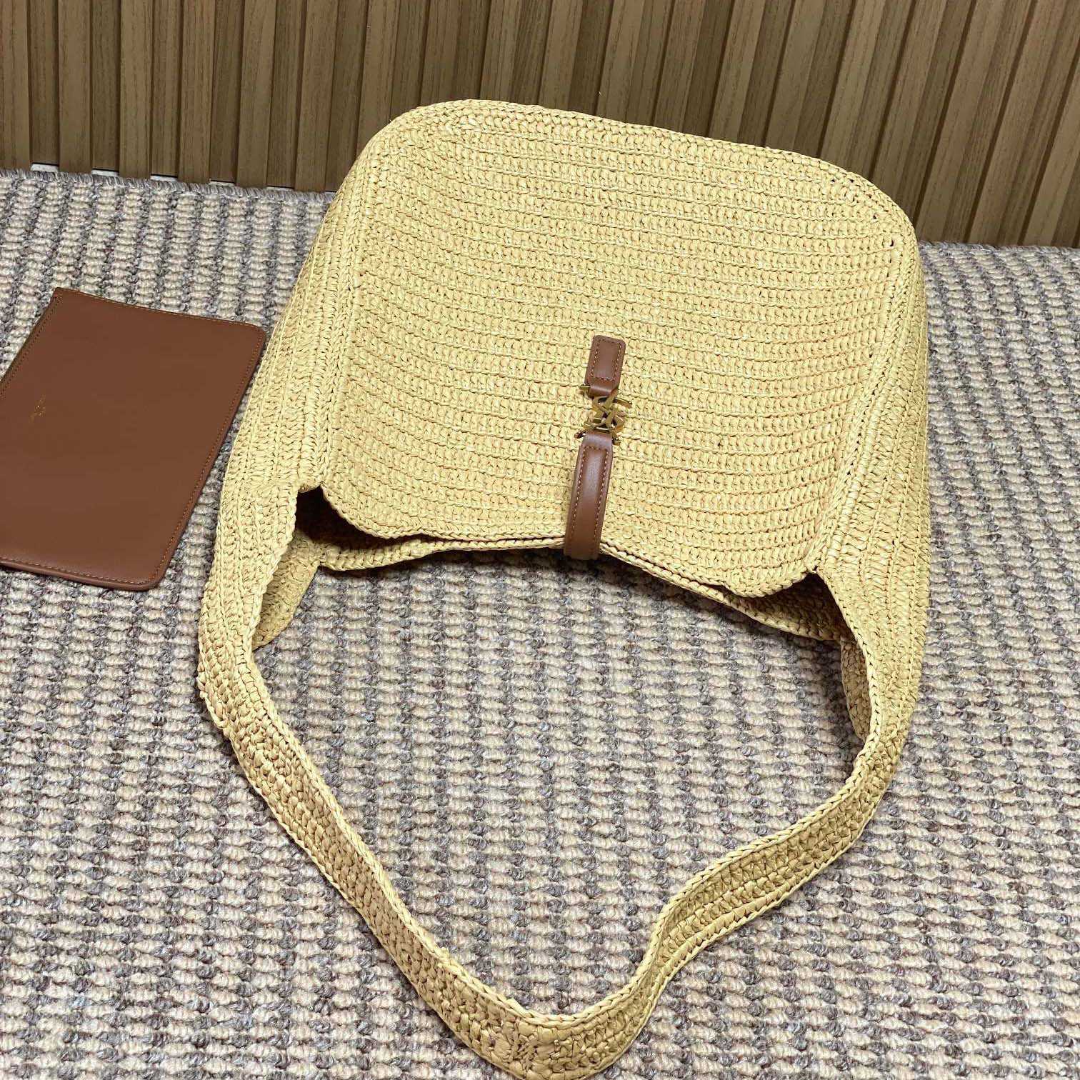 Saint Laurent LE 5 À 7 Supple Large In Raffia - FashionPlug