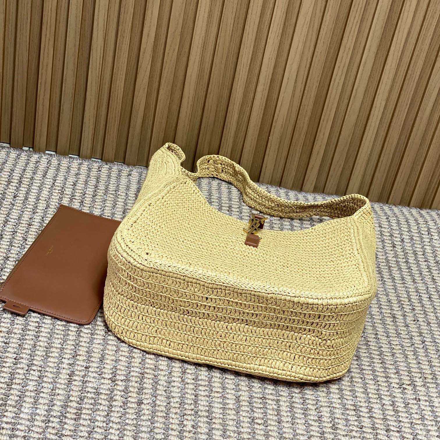 Saint Laurent LE 5 À 7 Supple Large In Raffia - FashionPlug
