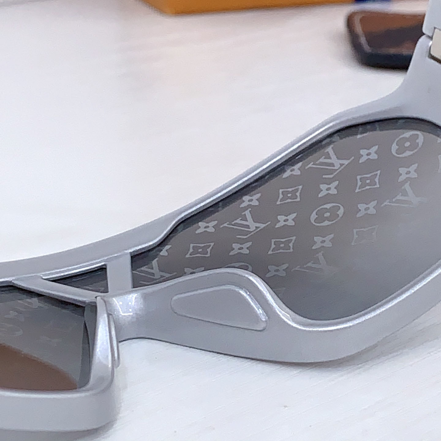 Louis Vuitton Z3102U   Sunglasses   - FashionPlug