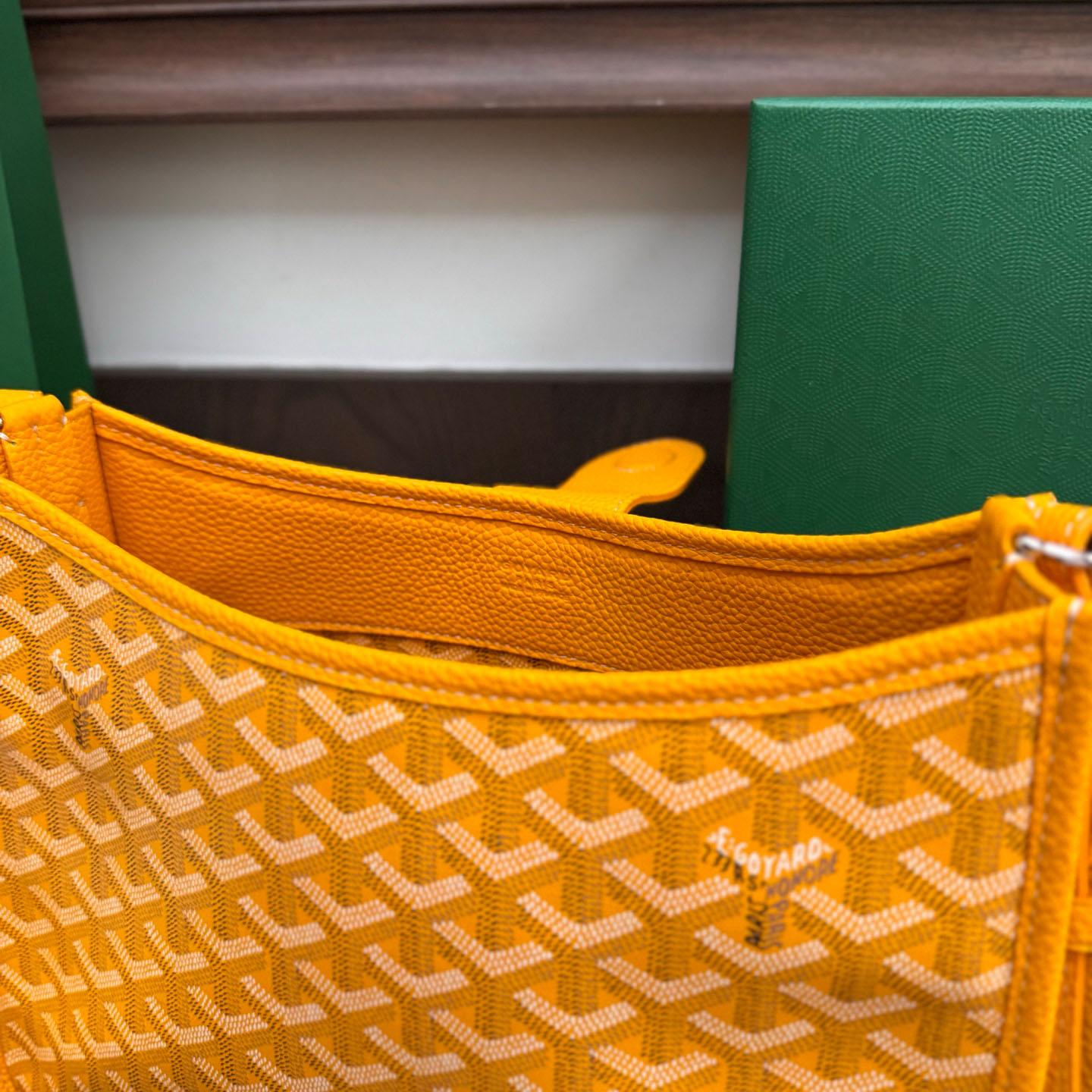 Goyard Musette Bag - FashionPlug