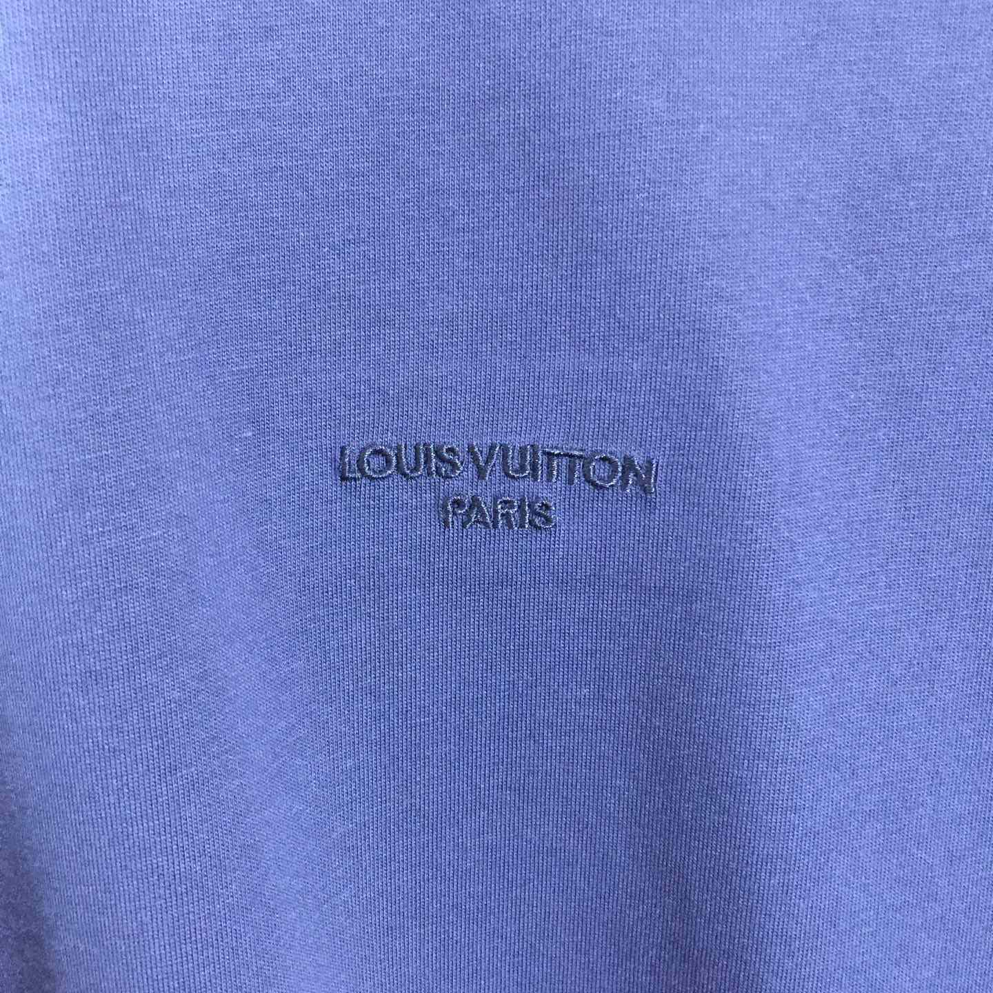Louis Vuitton Embossed LV T-Shirt   1AGIIW - FashionPlug