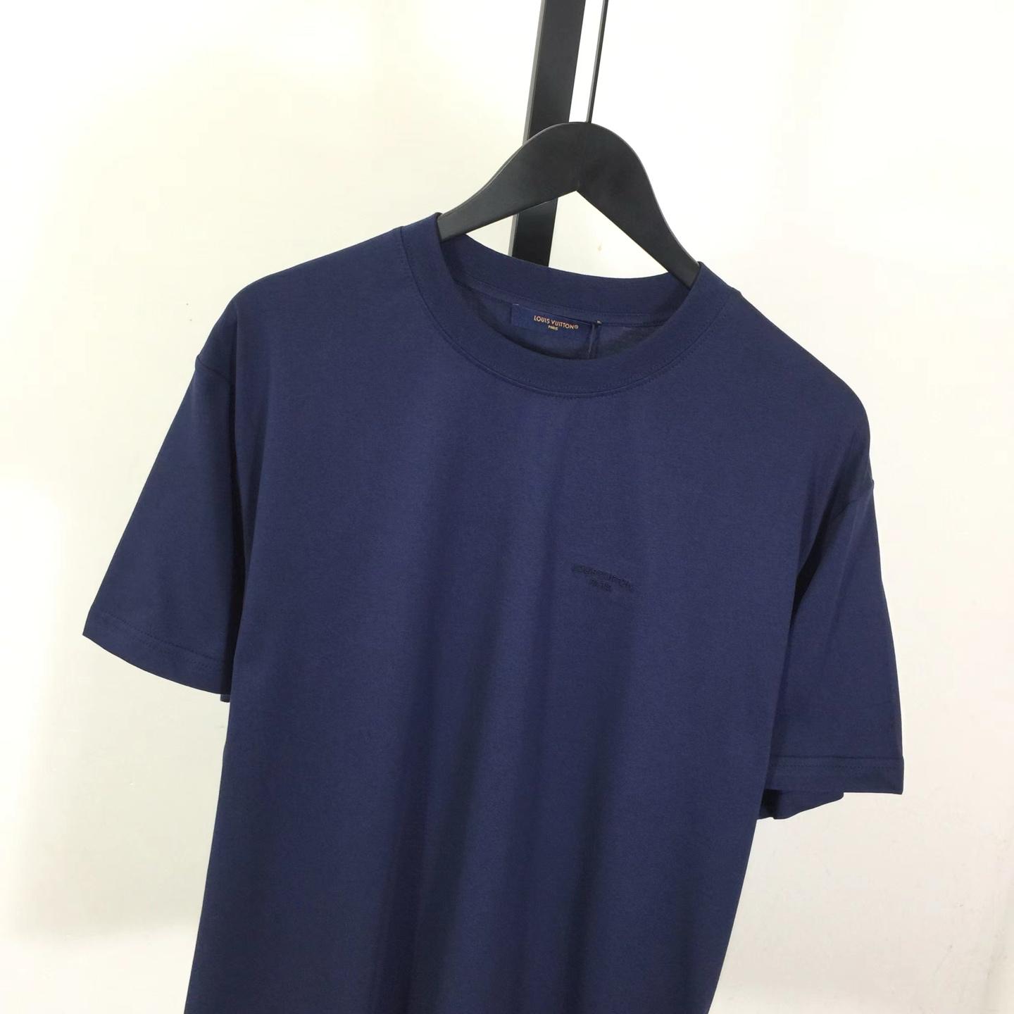 Louis Vuitton Embossed LV T-Shirt   1AGIIW - FashionPlug