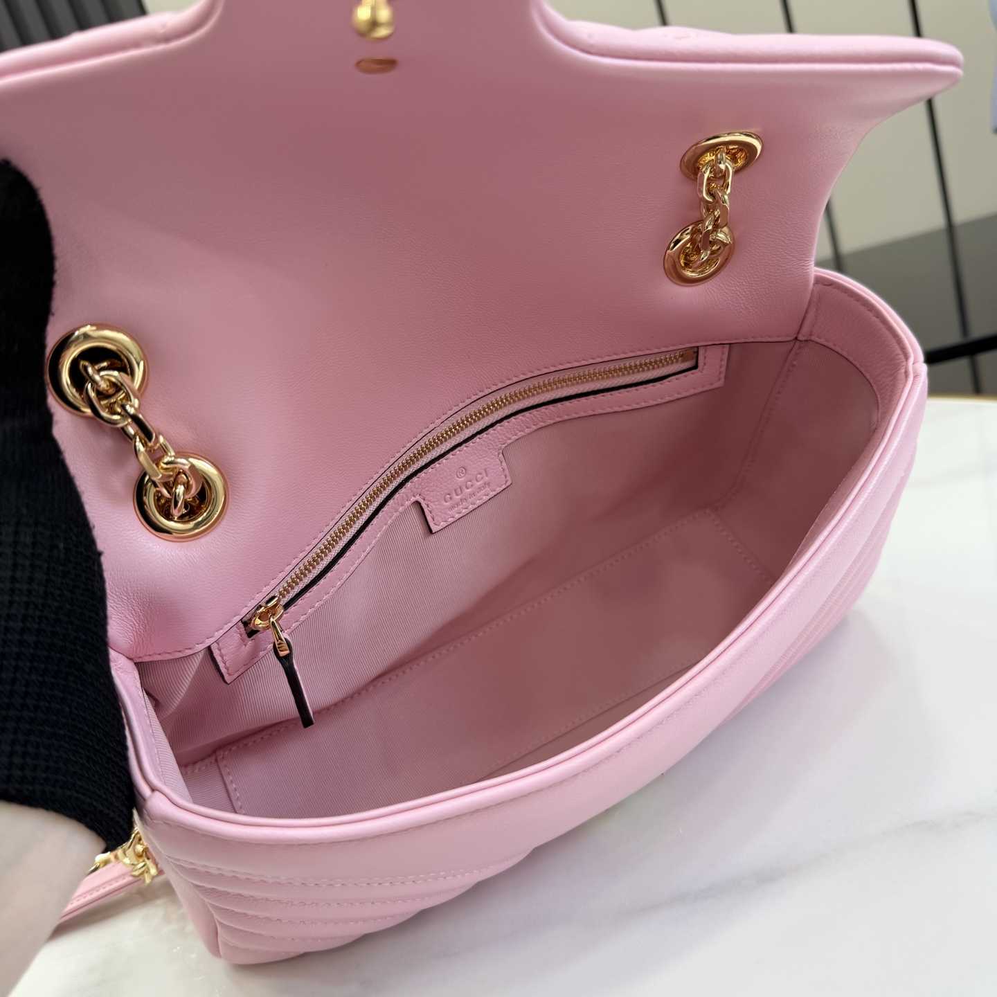 Gucci GG Marmont Medium Shoulder Bag - FashionPlug