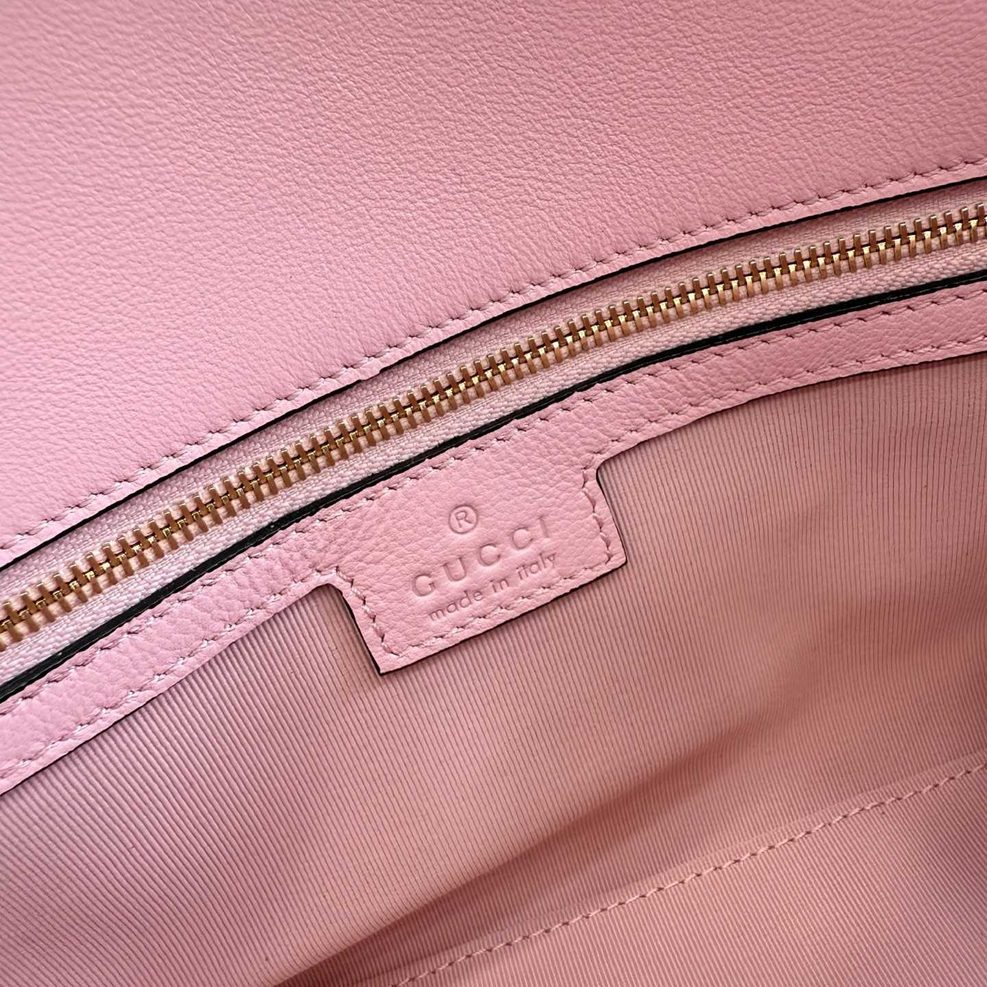 Gucci GG Marmont Medium Shoulder Bag - FashionPlug