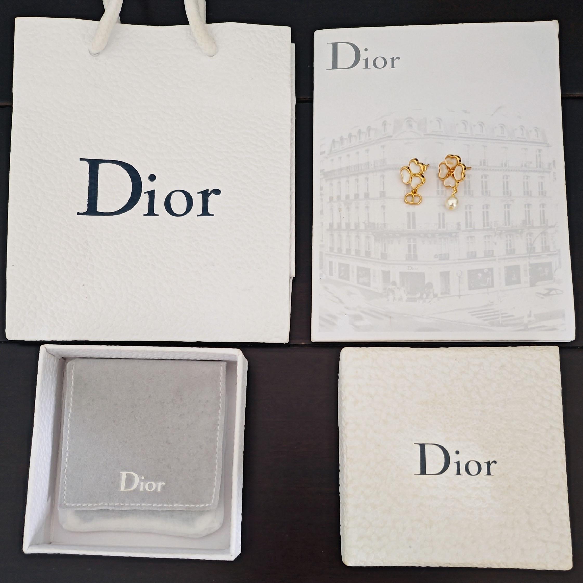 Dior Sparkling Clover Earrings - FashionPlug