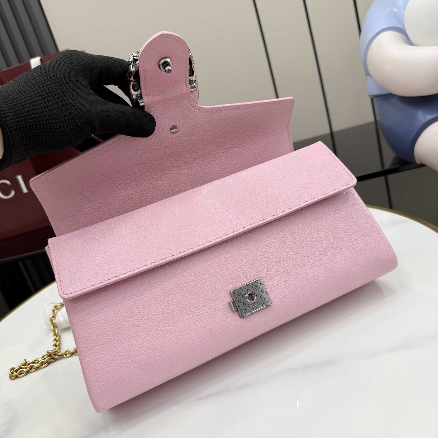 Gucci Dionysus Medium Shoulder Bag - FashionPlug