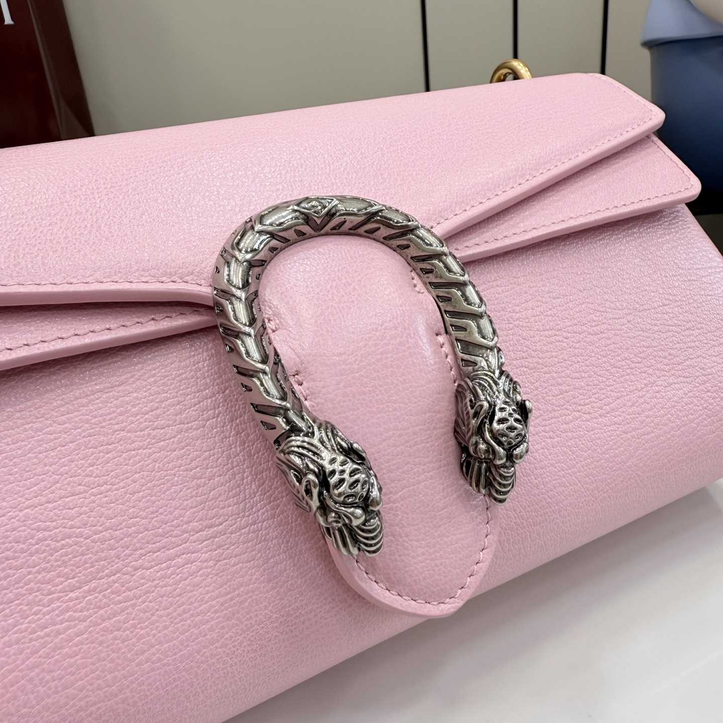 Gucci Dionysus Medium Shoulder Bag - FashionPlug
