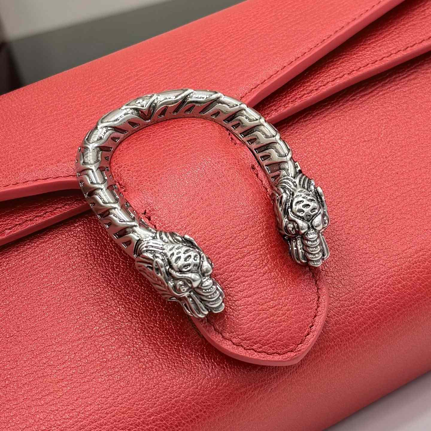 Gucci Dionysus Medium Shoulder Bag - FashionPlug