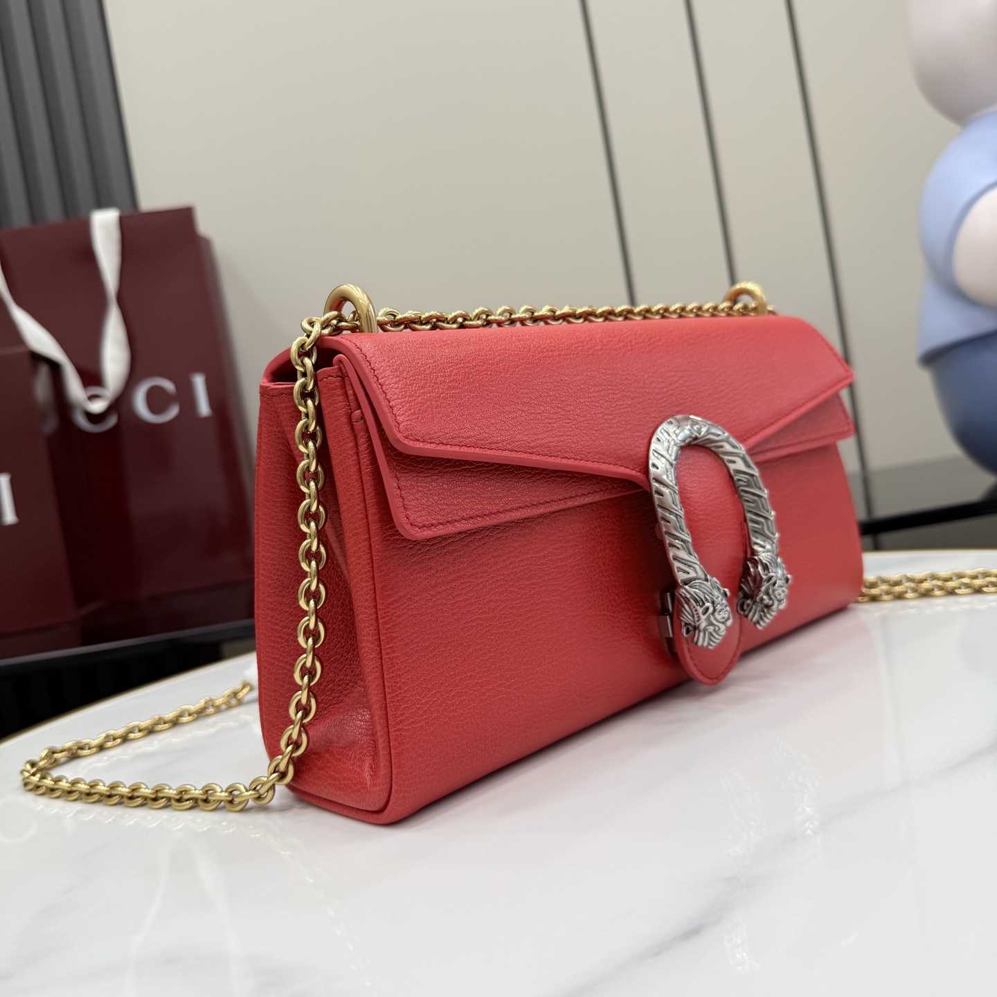 Gucci Dionysus Medium Shoulder Bag - FashionPlug