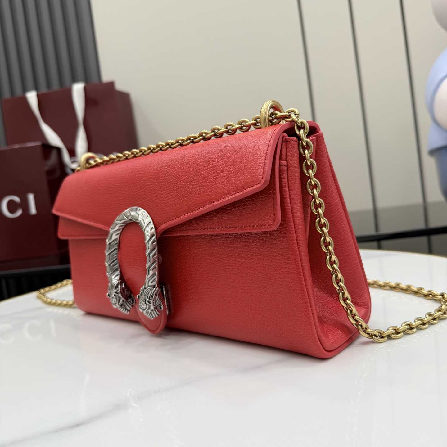 Gucci Dionysus Medium Shoulder Bag - FashionPlug