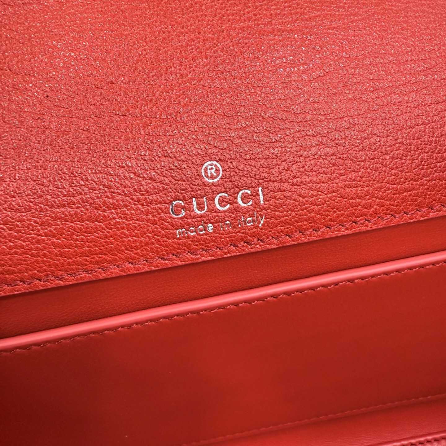 Gucci Dionysus Medium Shoulder Bag - FashionPlug