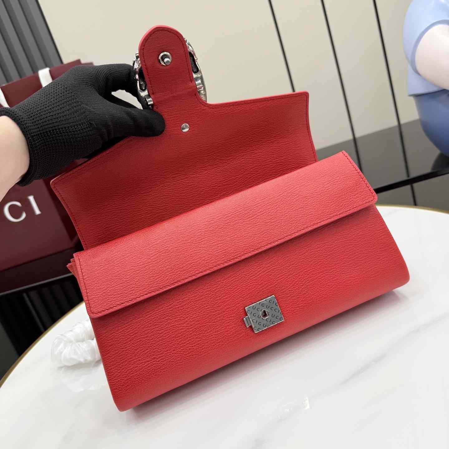 Gucci Dionysus Medium Shoulder Bag - FashionPlug