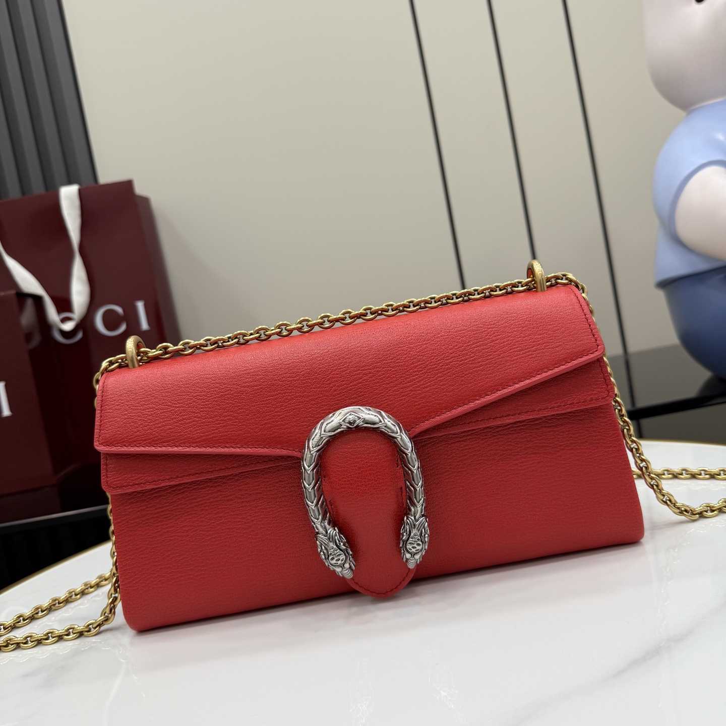 Gucci Dionysus Medium Shoulder Bag - FashionPlug