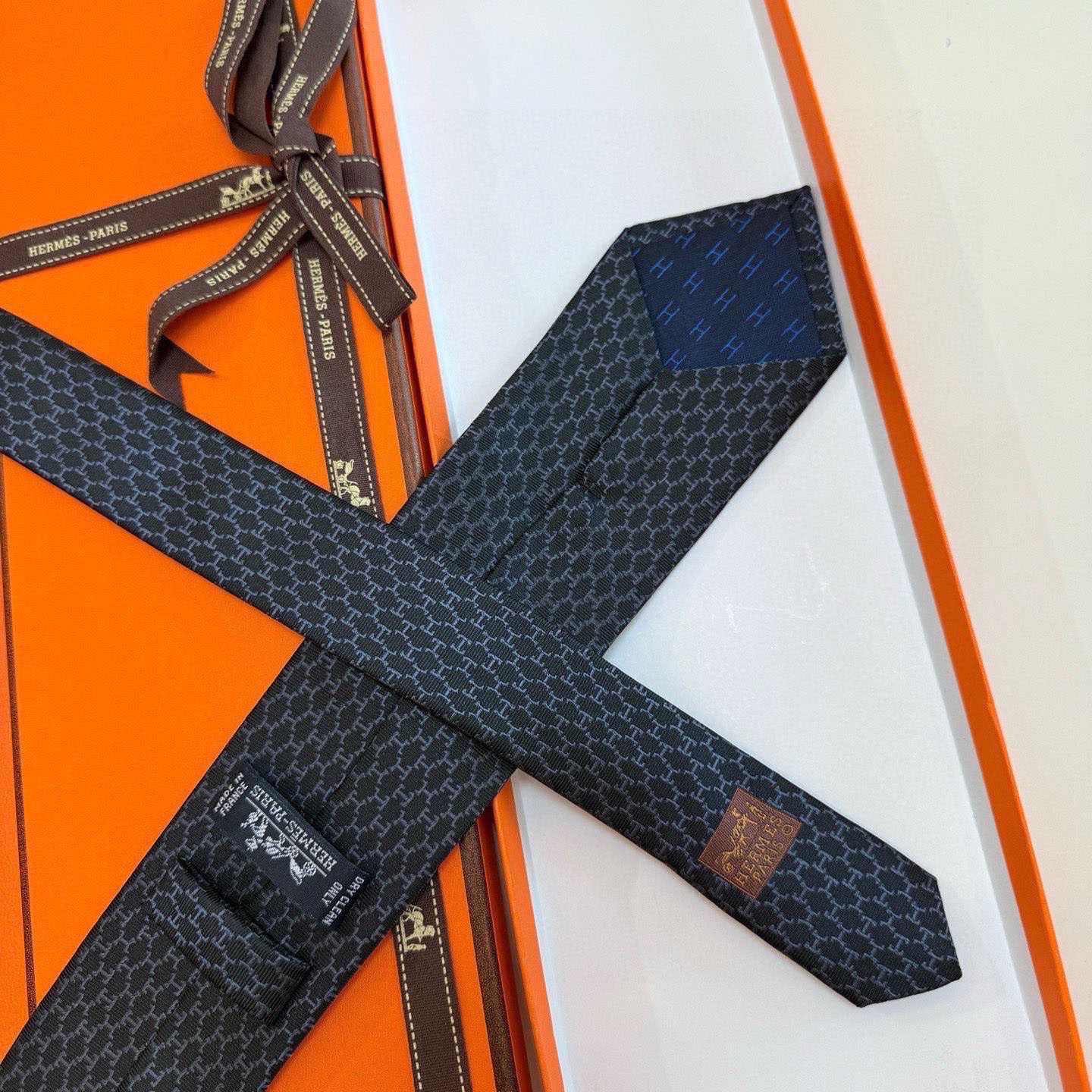 Hermes Dancing H Tie - FashionPlug