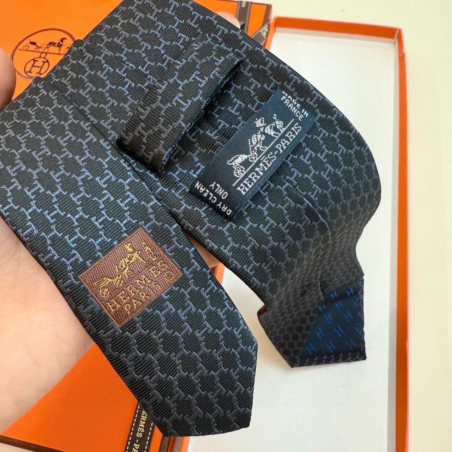 Hermes Dancing H Tie - FashionPlug