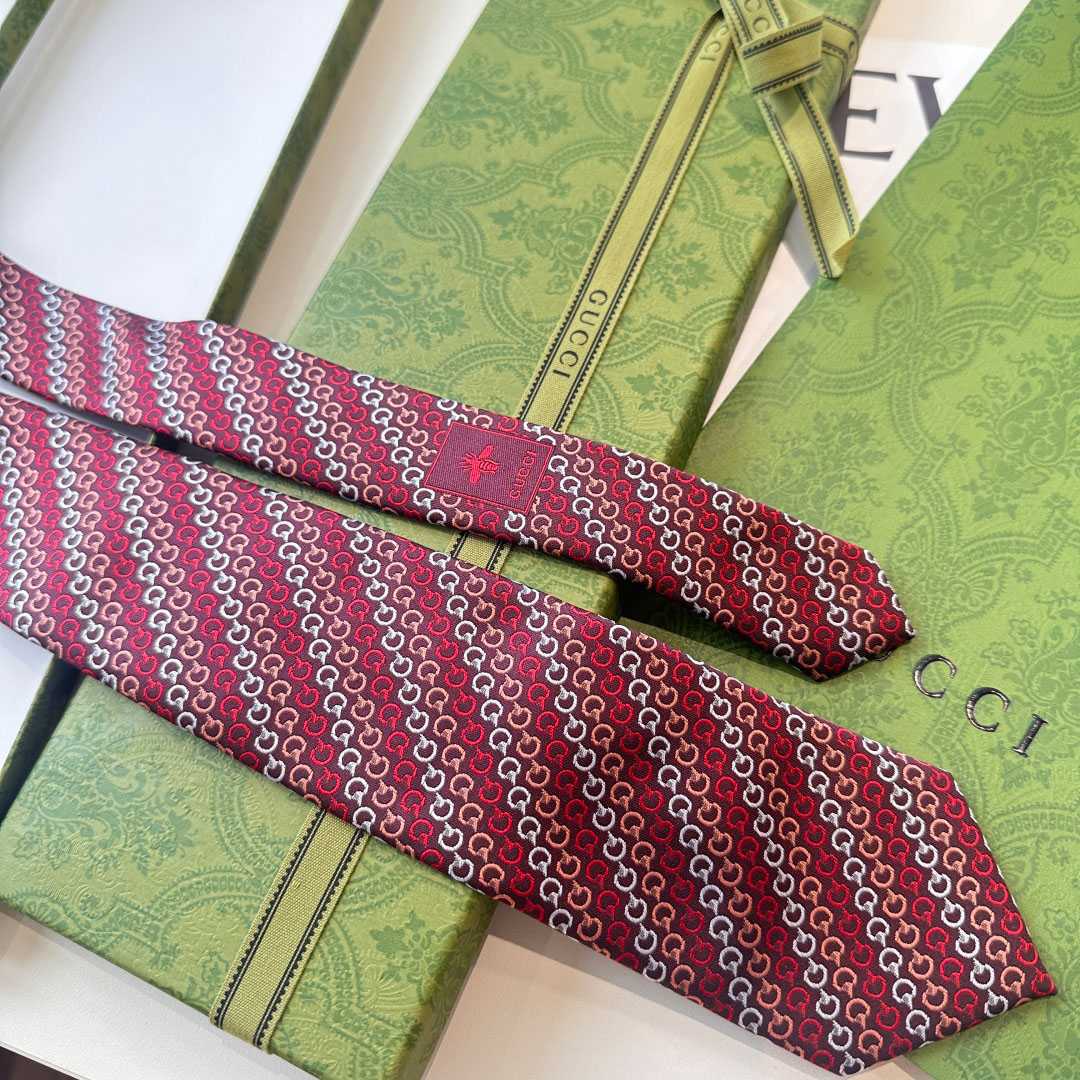 Gucci Horse-Bit Chain Tie - FashionPlug