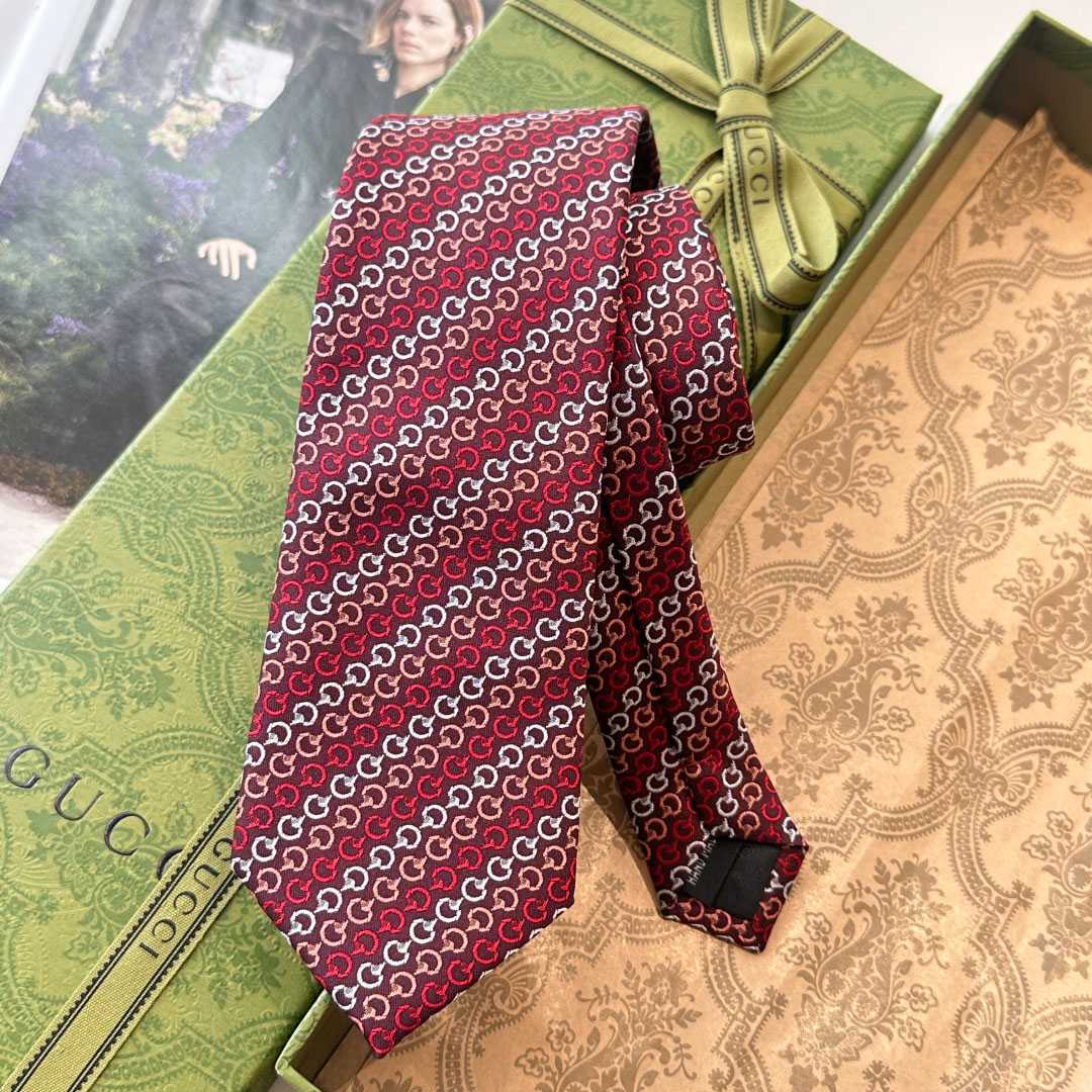 Gucci Horse-Bit Chain Tie - FashionPlug