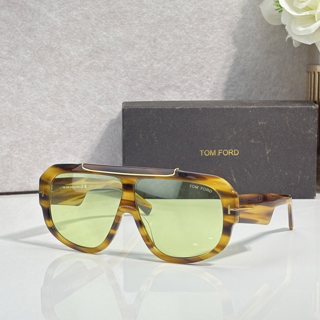 Tom Ford FT1093 Sunglasses - FashionPlug