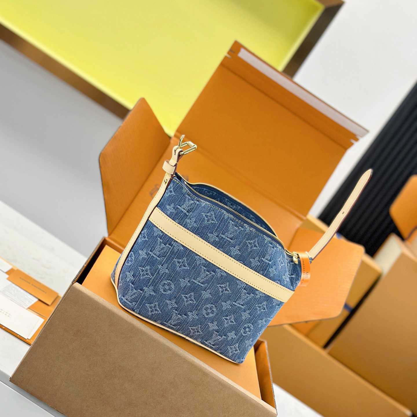 Louis Vuitton Cruiser Toiletry Bag M27945 - FashionPlug