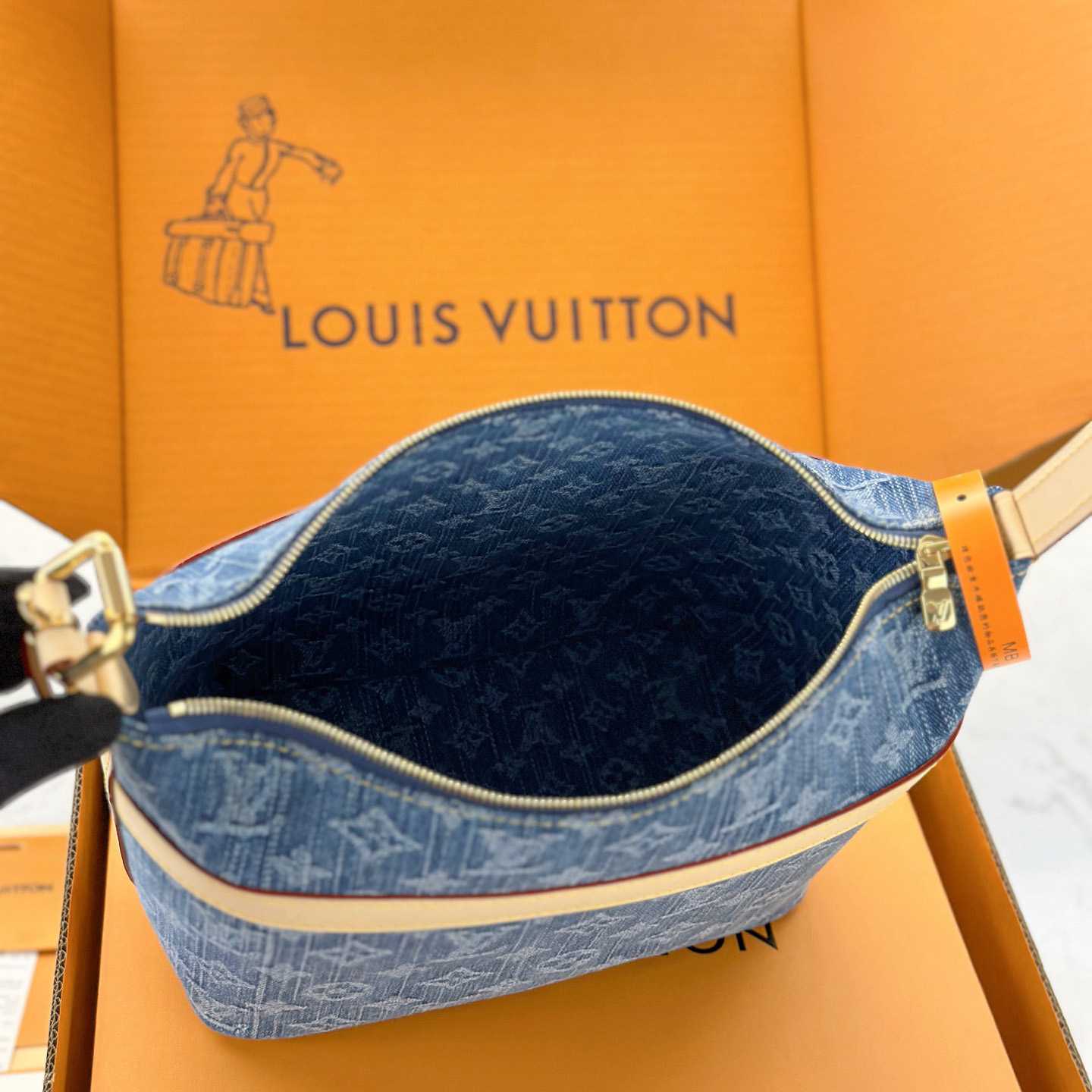 Louis Vuitton Cruiser Toiletry Bag M27945 - FashionPlug