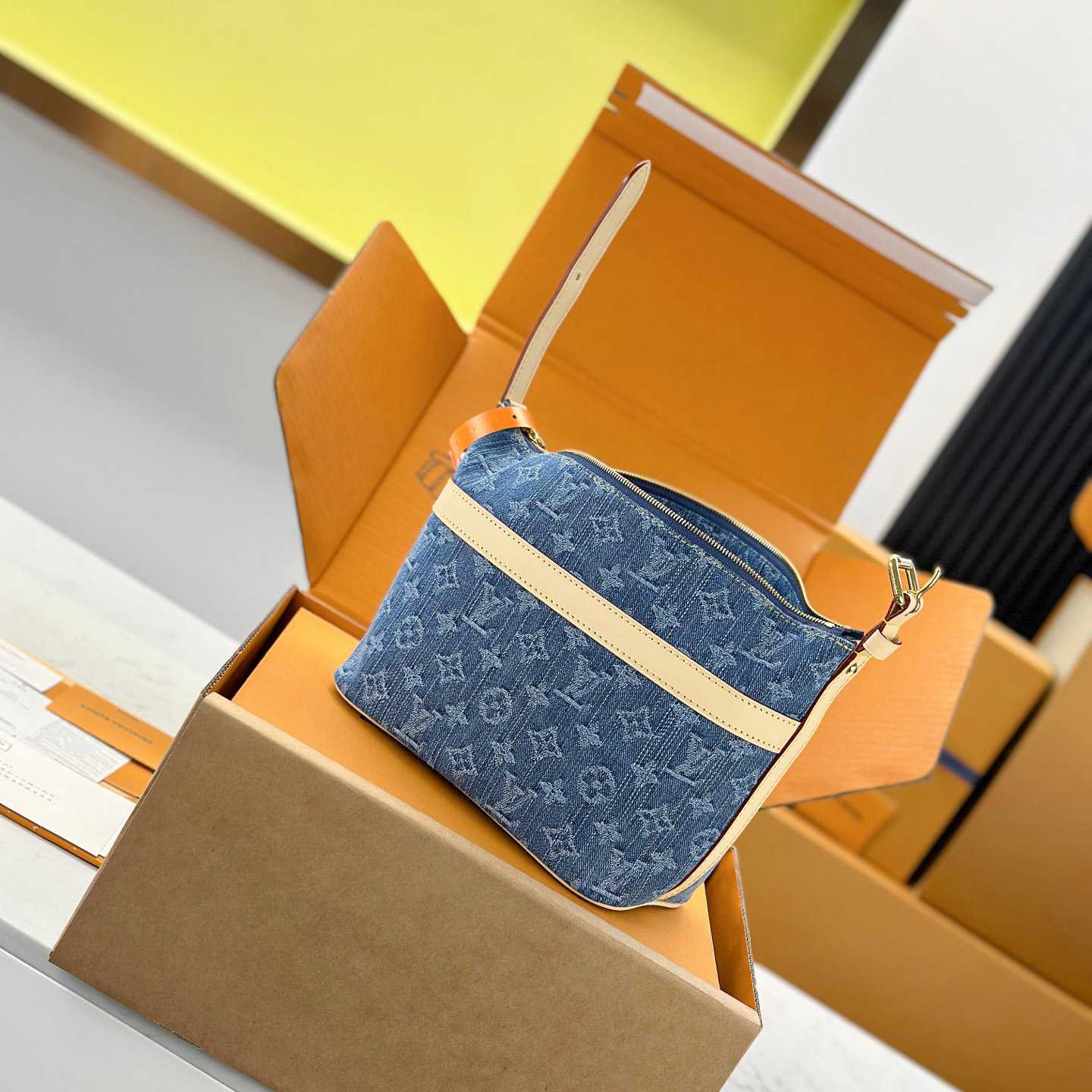 Louis Vuitton Cruiser Toiletry Bag M27945 - FashionPlug
