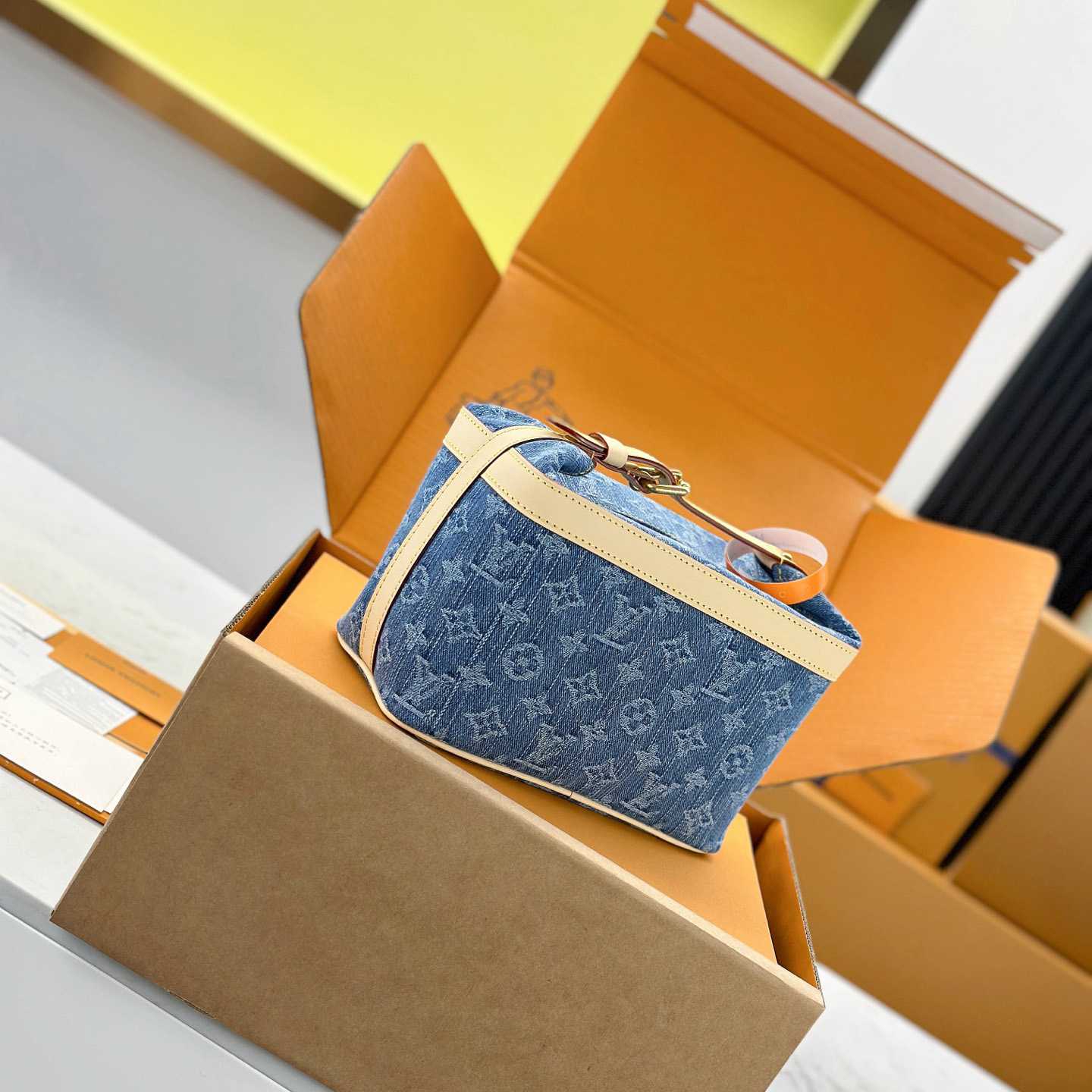 Louis Vuitton Cruiser Toiletry Bag M27945 - FashionPlug
