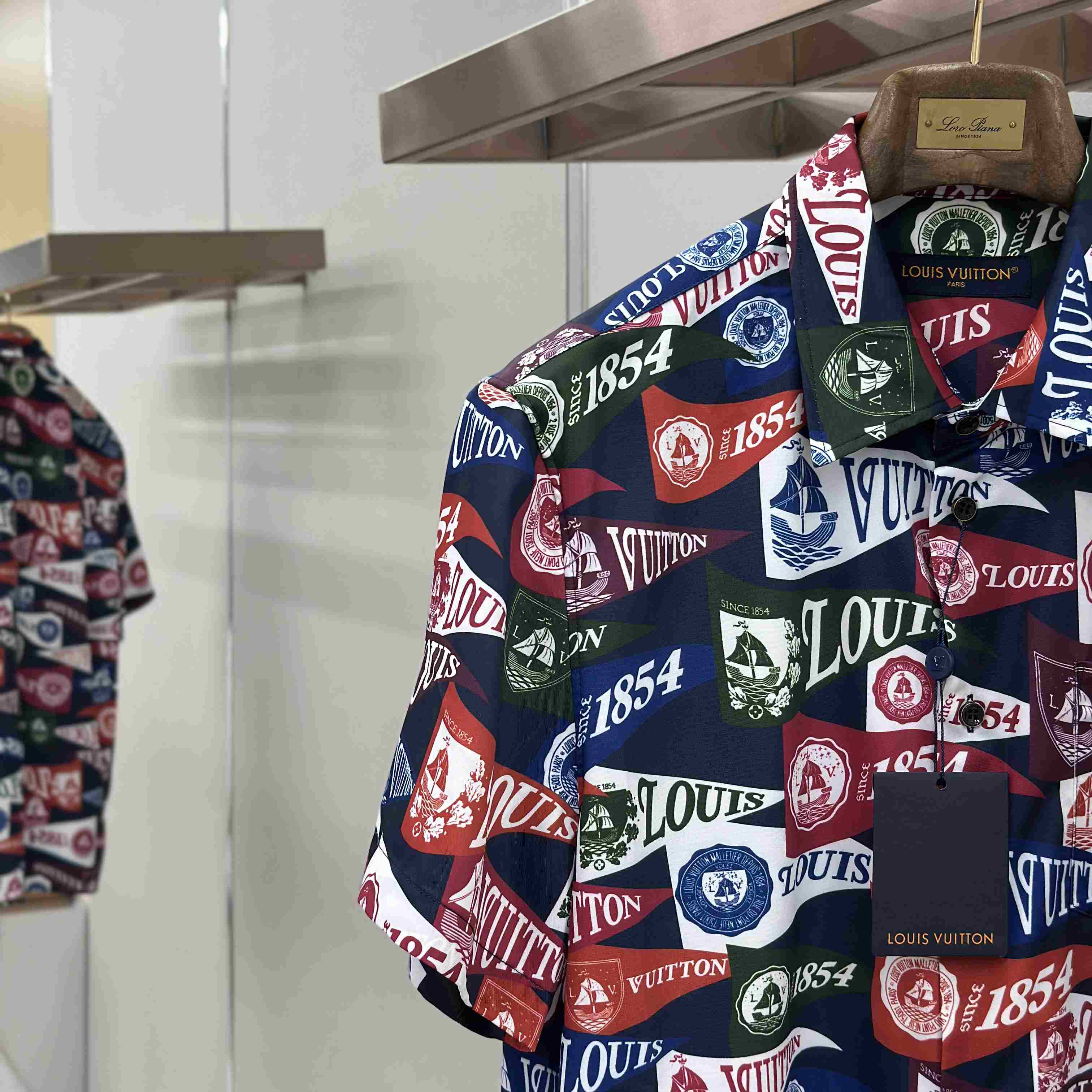 Louis Vuitton Printed Short-Sleeved Silk-Blend Shirt 1AIKBE - FashionPlug