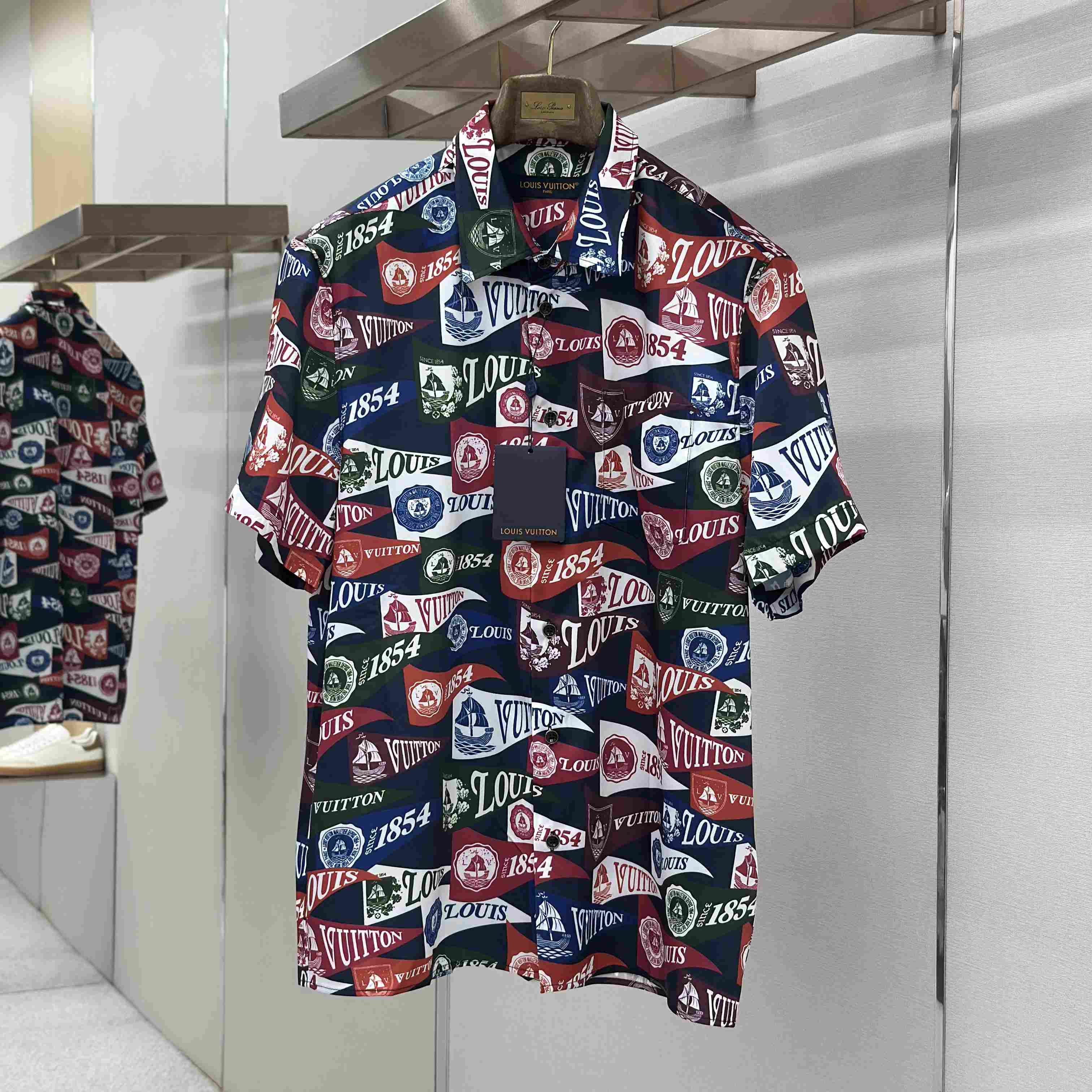 Louis Vuitton Printed Short-Sleeved Silk-Blend Shirt 1AIKBE - FashionPlug