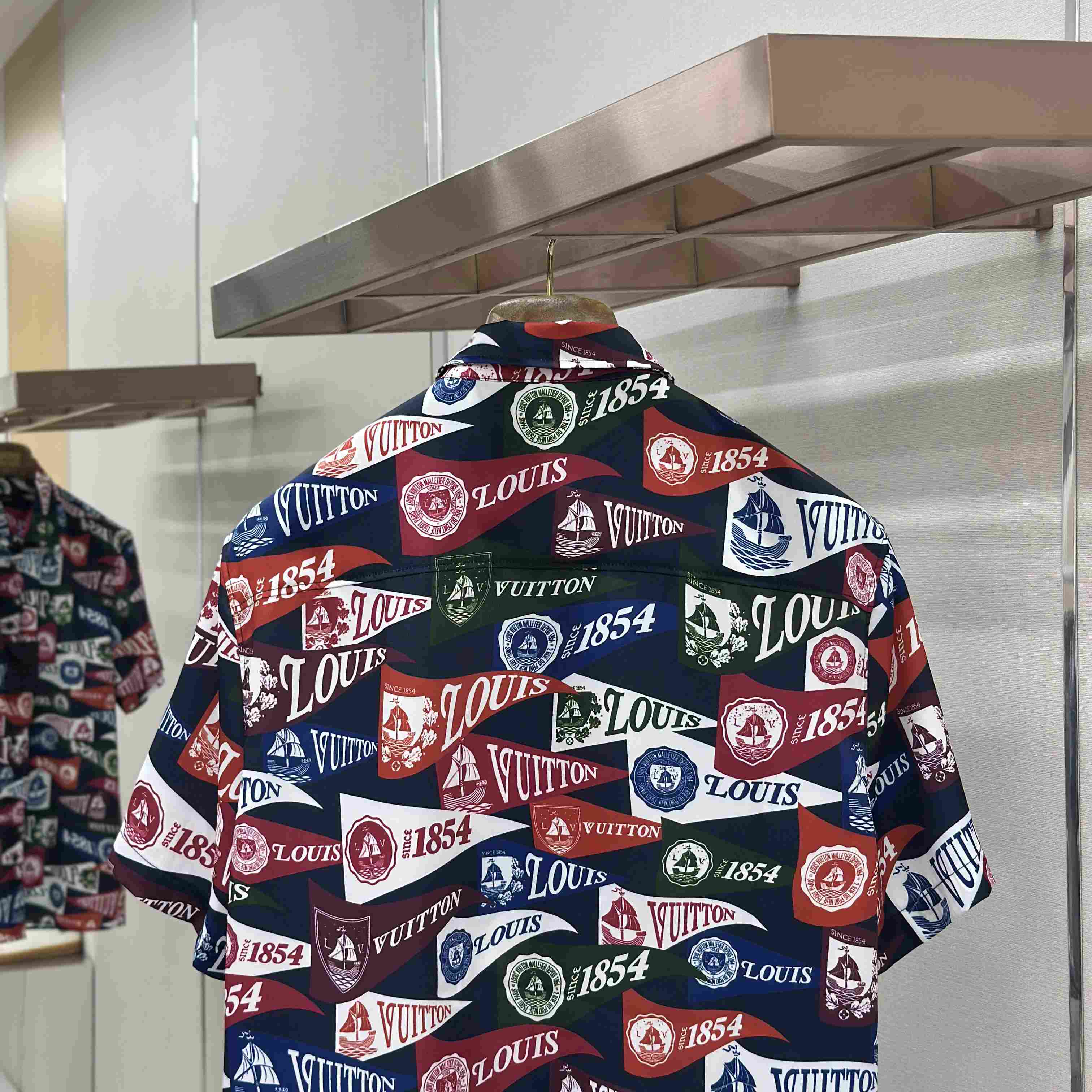 Louis Vuitton Printed Short-Sleeved Silk-Blend Shirt 1AIKBE - FashionPlug