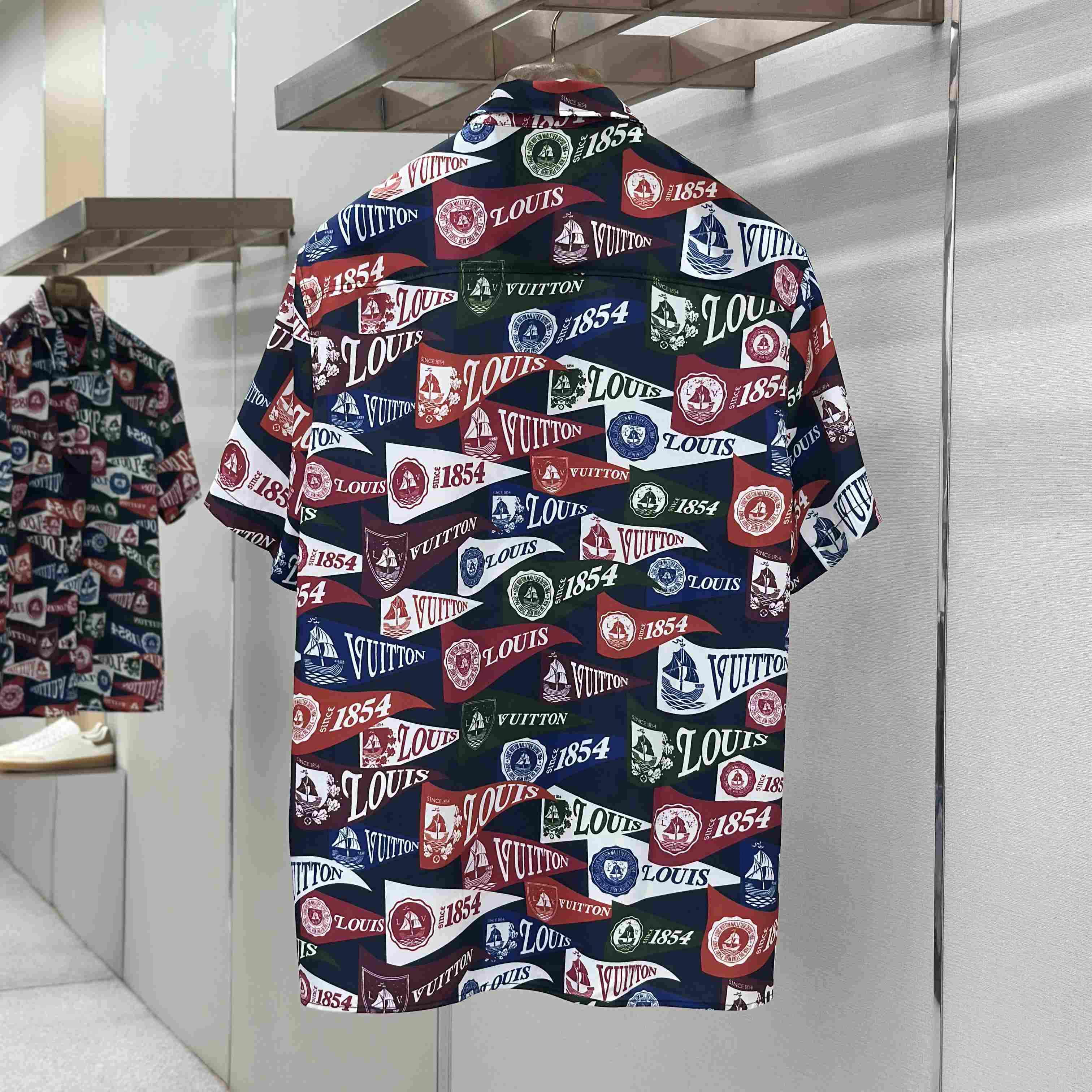 Louis Vuitton Printed Short-Sleeved Silk-Blend Shirt 1AIKBE - FashionPlug
