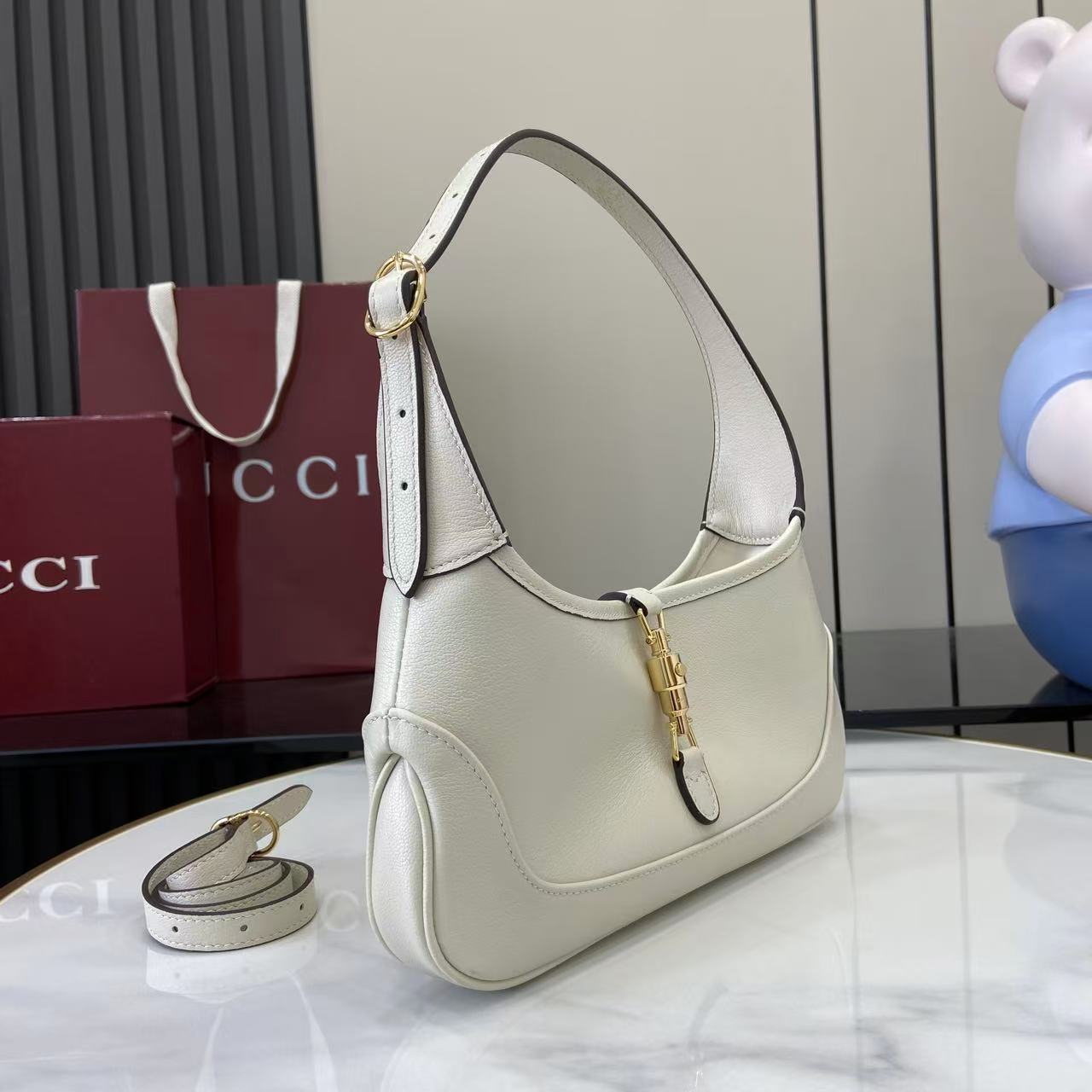 Gucci Jackie Slim Medium Shoulder Bag  - FashionPlug