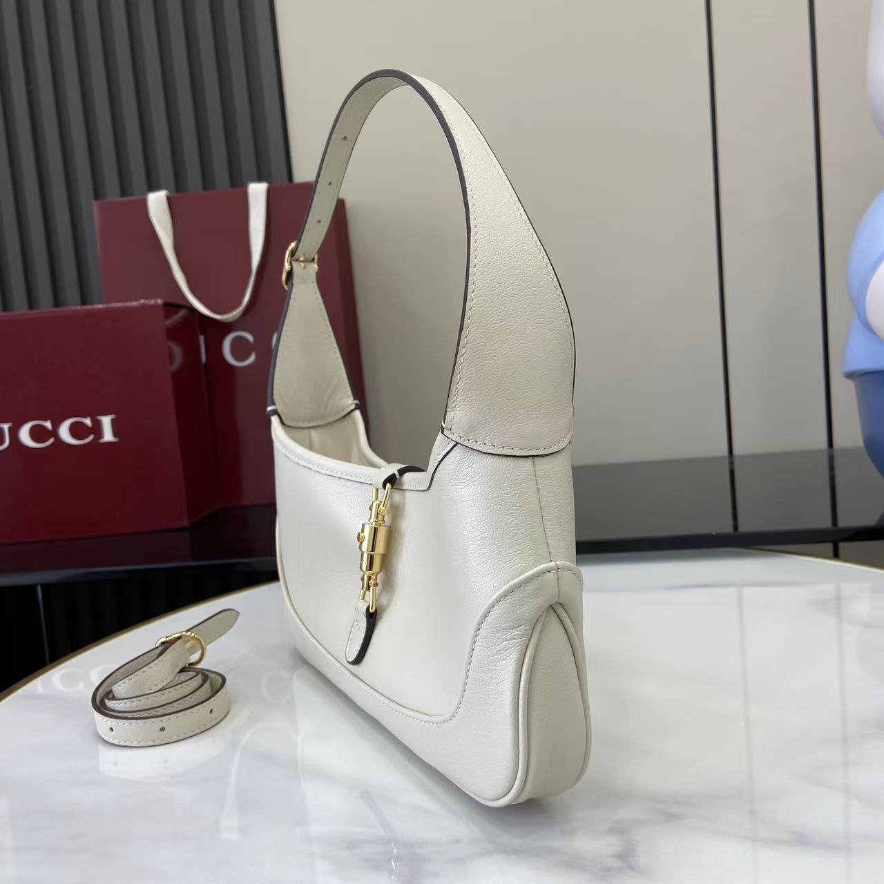 Gucci Jackie Slim Medium Shoulder Bag  - FashionPlug