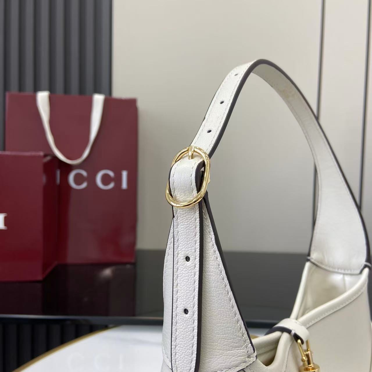 Gucci Jackie Slim Medium Shoulder Bag  - FashionPlug