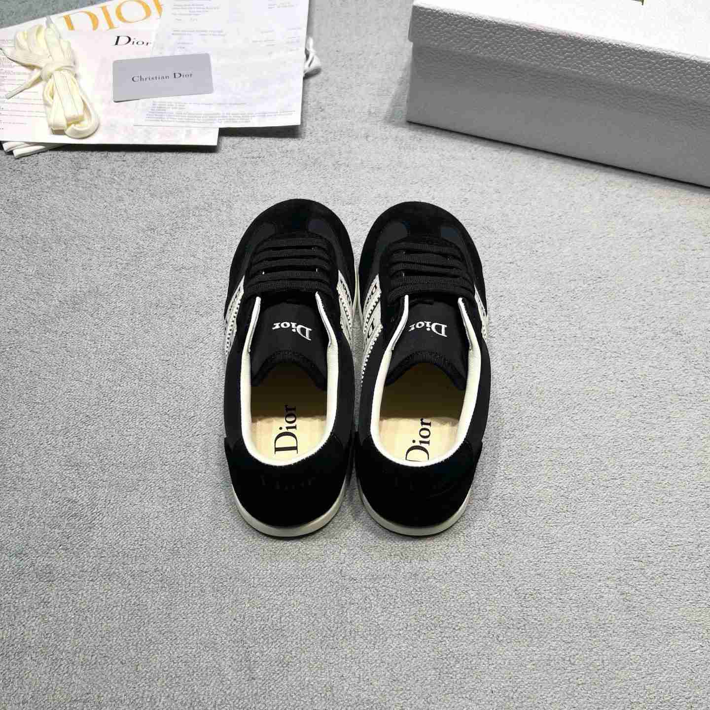 Dior Ribbon Sneaker - FashionPlug