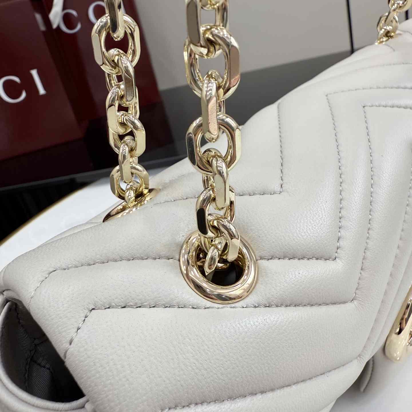 Gucci GG Marmont Medium Shoulder Bag - FashionPlug
